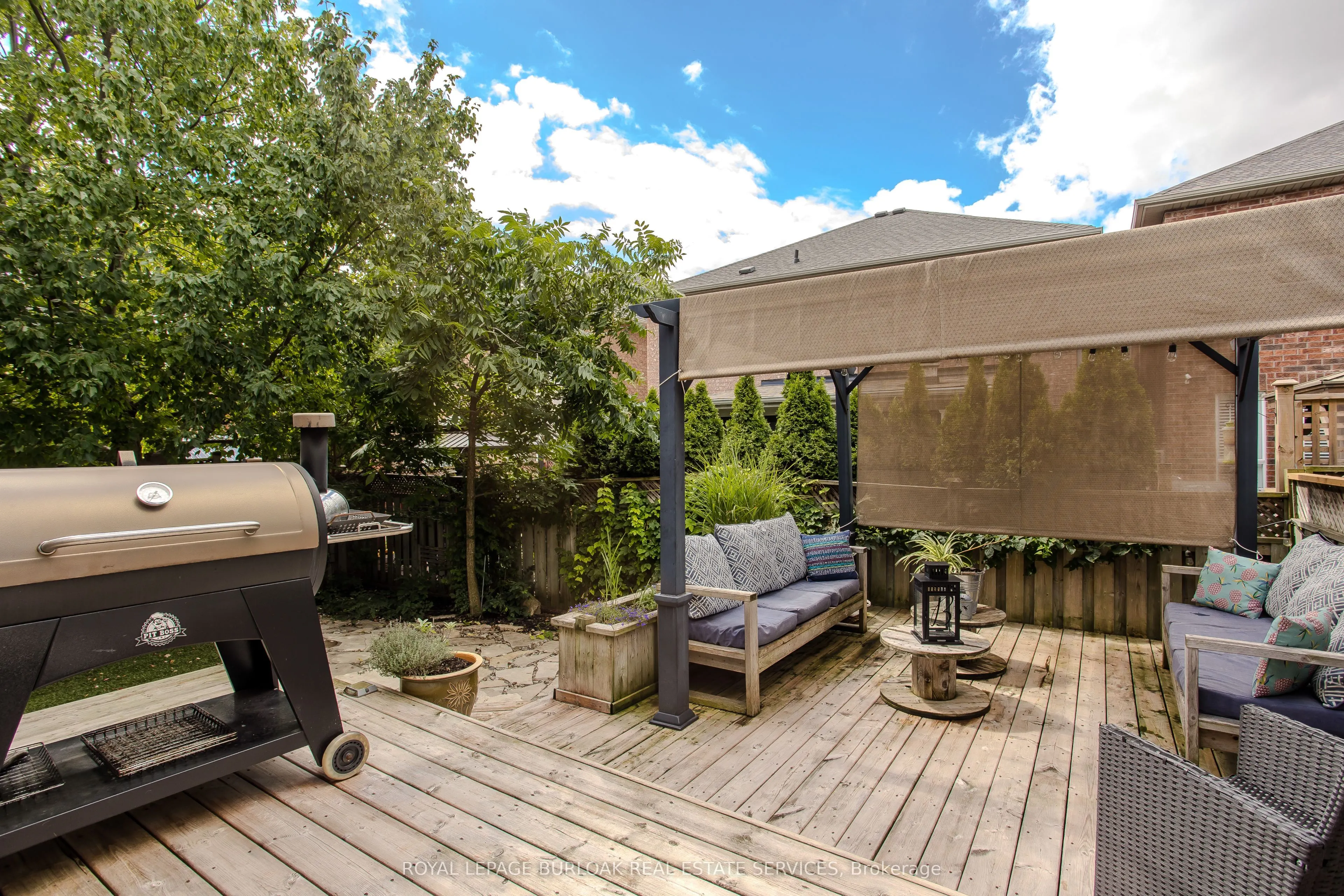 2214 Kenneth Crescent