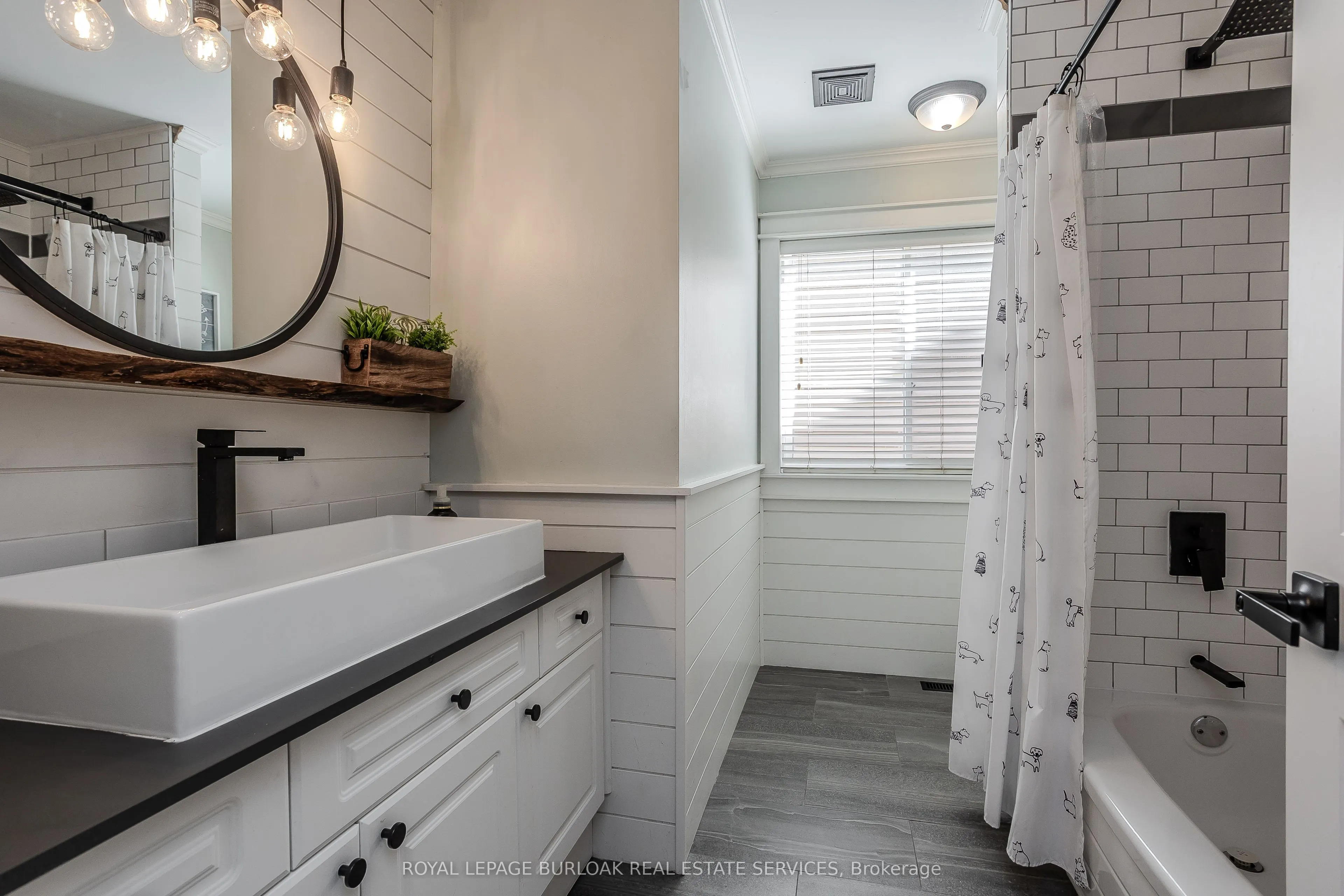 2214 Kenneth Crescent