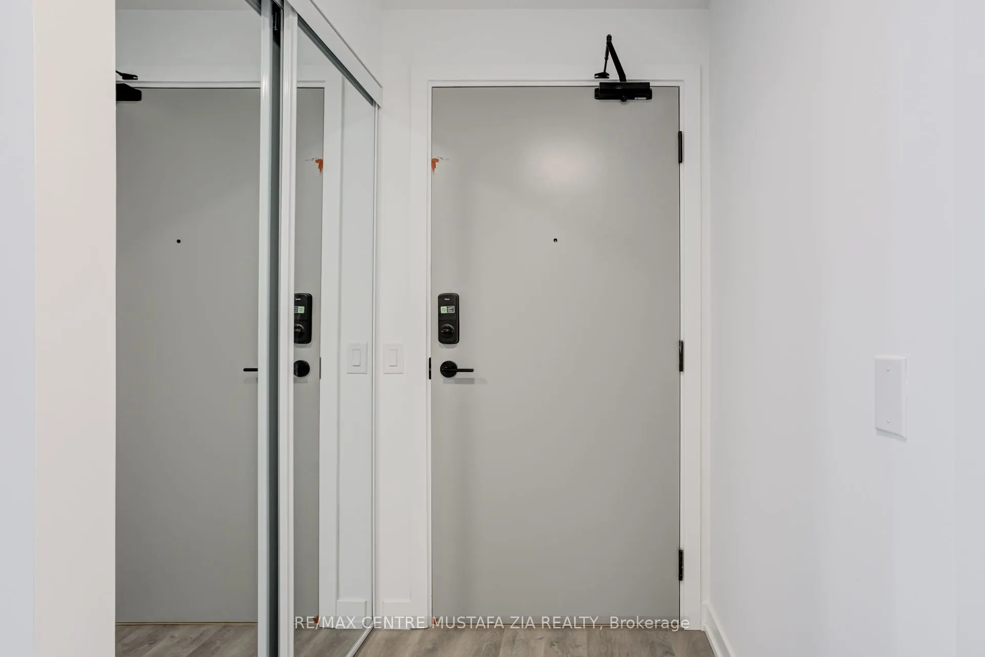 5105 Hurontario Street, #1811