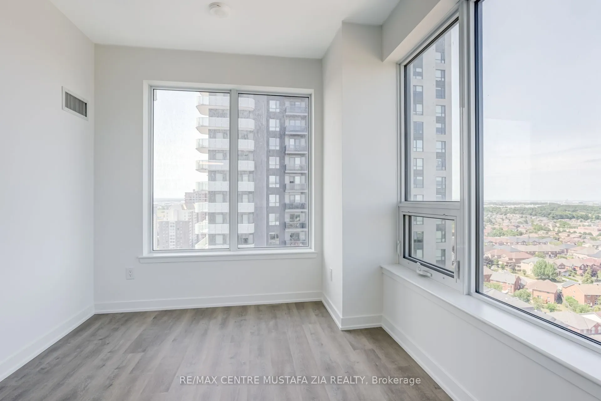 5105 Hurontario Street, #1811