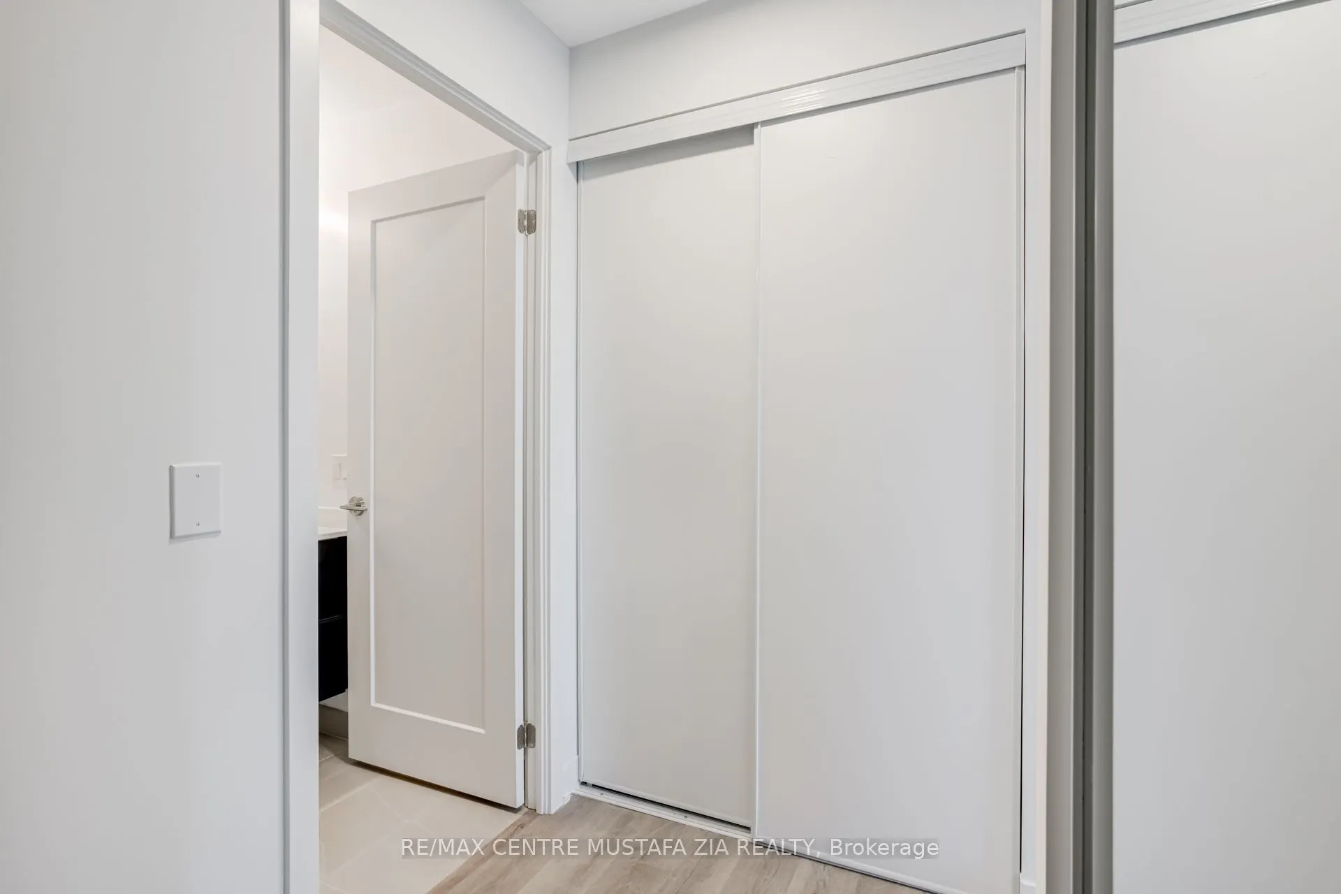 5105 Hurontario Street, #1811
