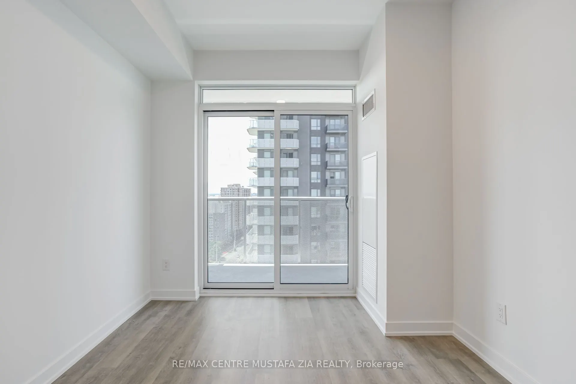 5105 Hurontario Street, #1811