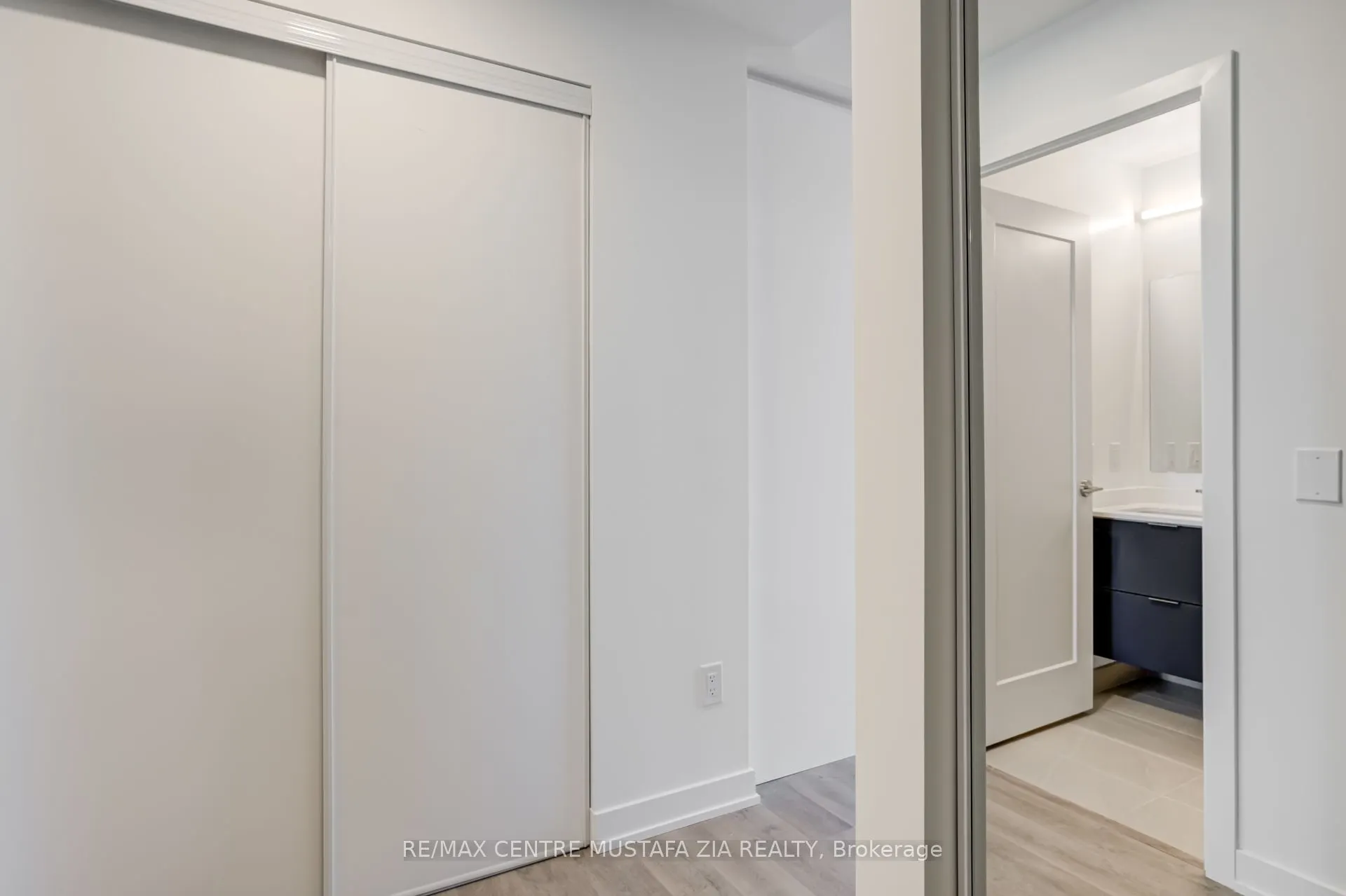 5105 Hurontario Street, #1811