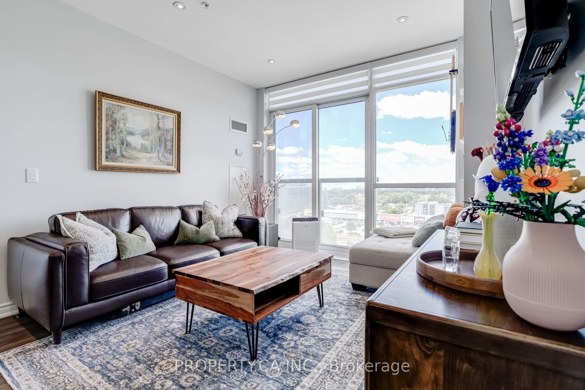 15 James Finlay Way, #1111