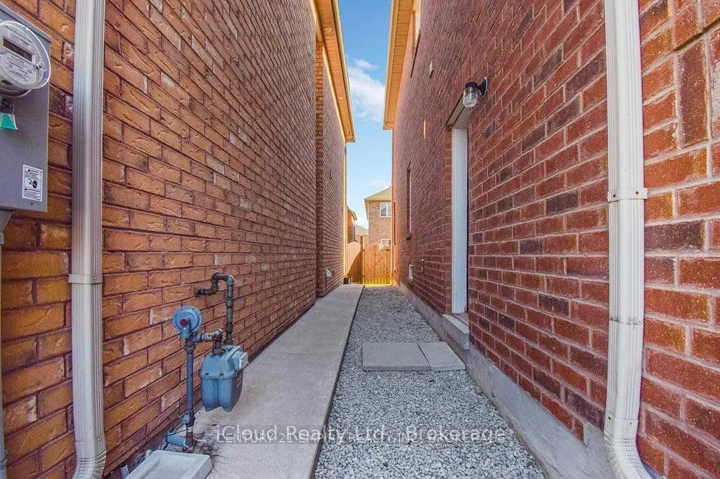 237 Valleyway Drive, #Upper