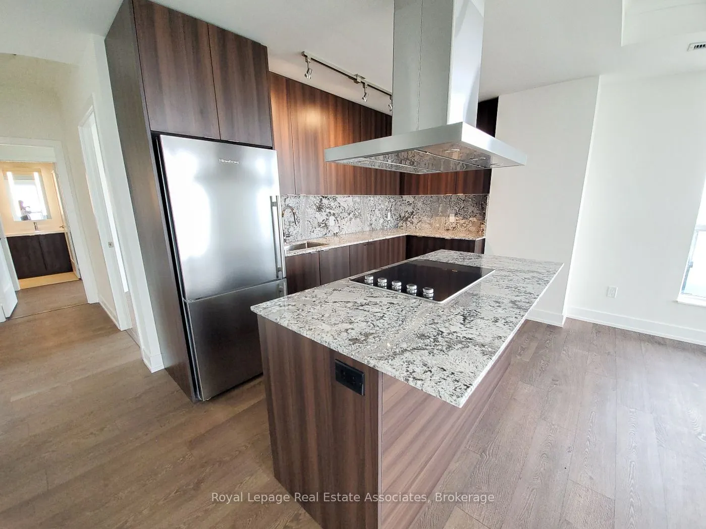 5 Mabelle Avenue, #4028