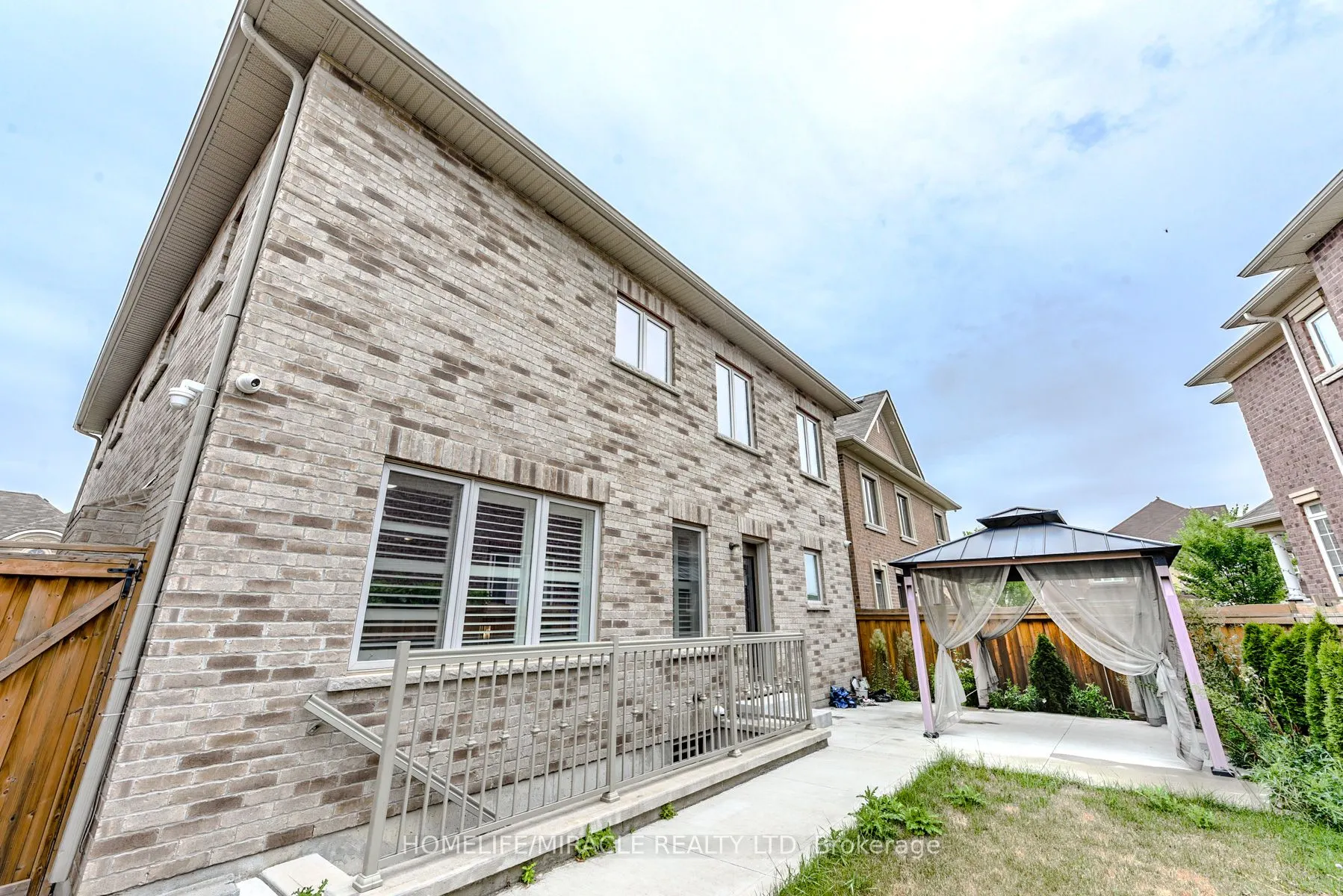 61 Bucksaw Street
