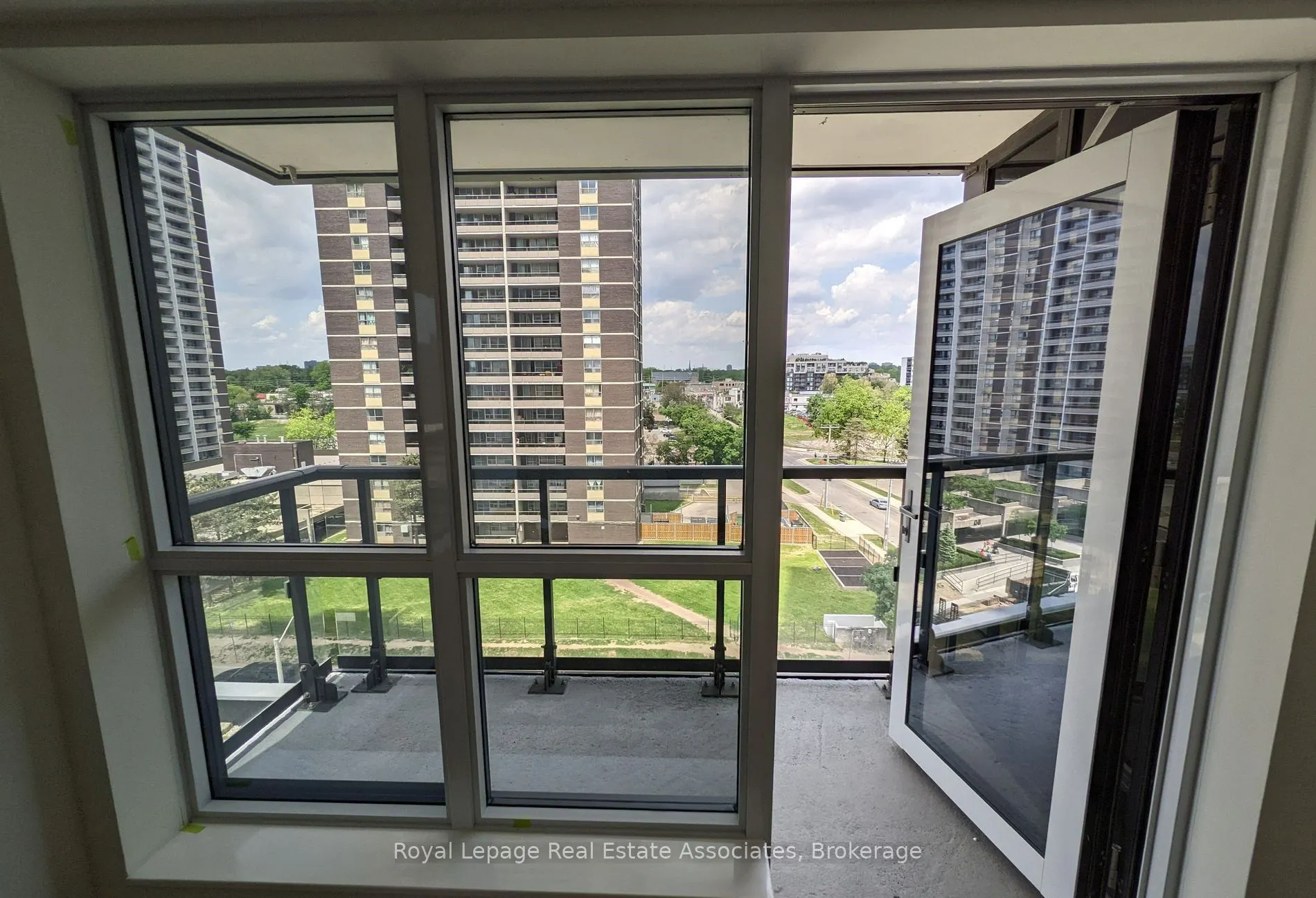 5 Mabelle Avenue, #333
