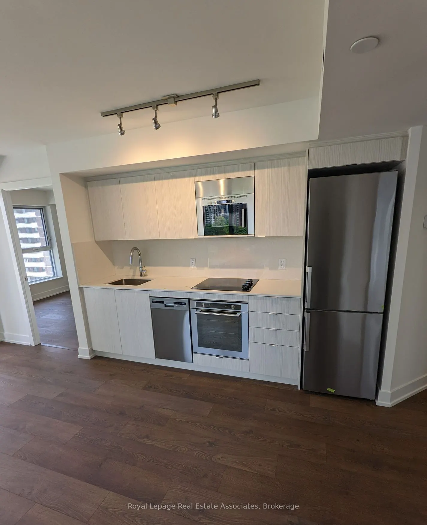5 Mabelle Avenue, #333
