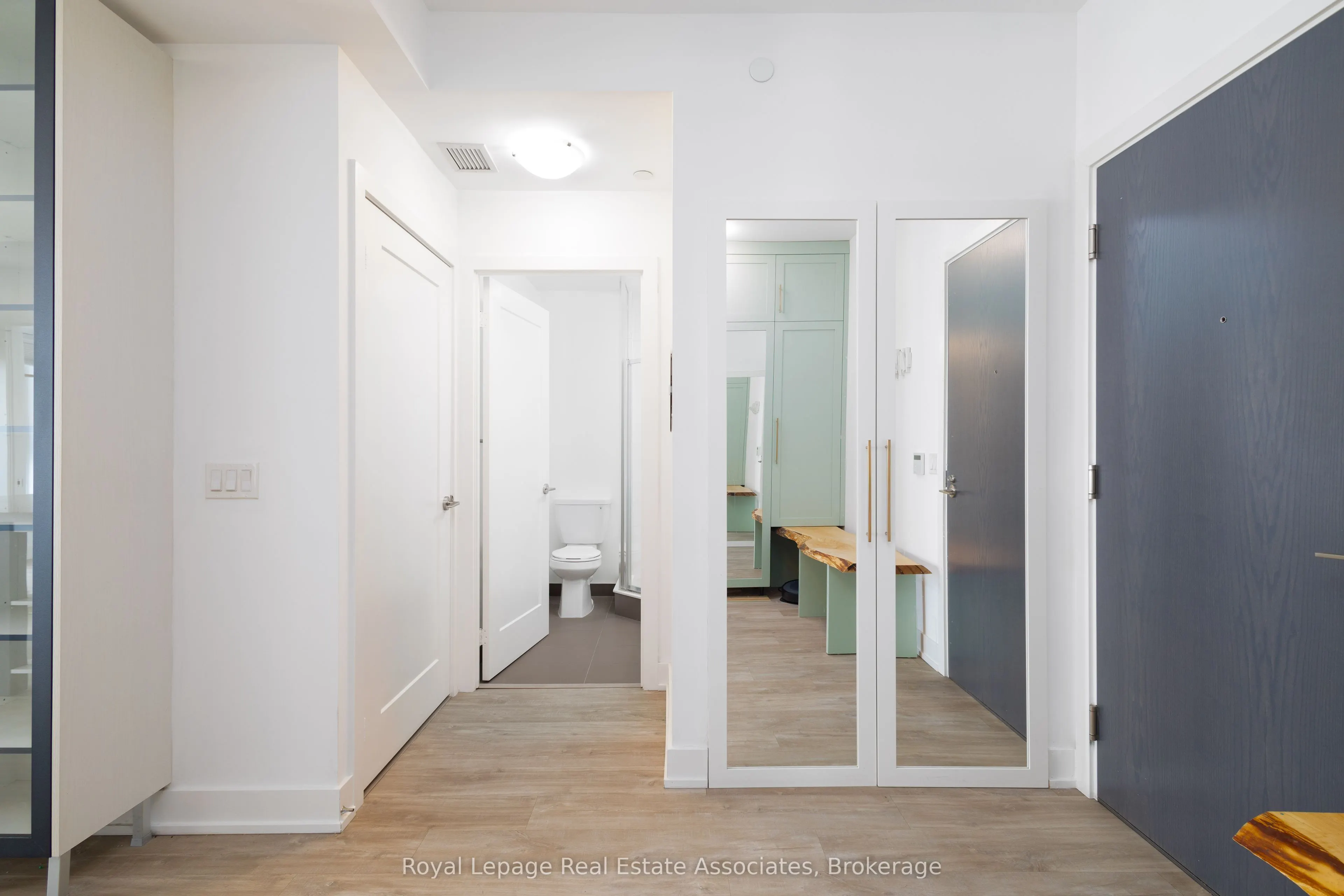 7 Mabelle Avenue, #3907