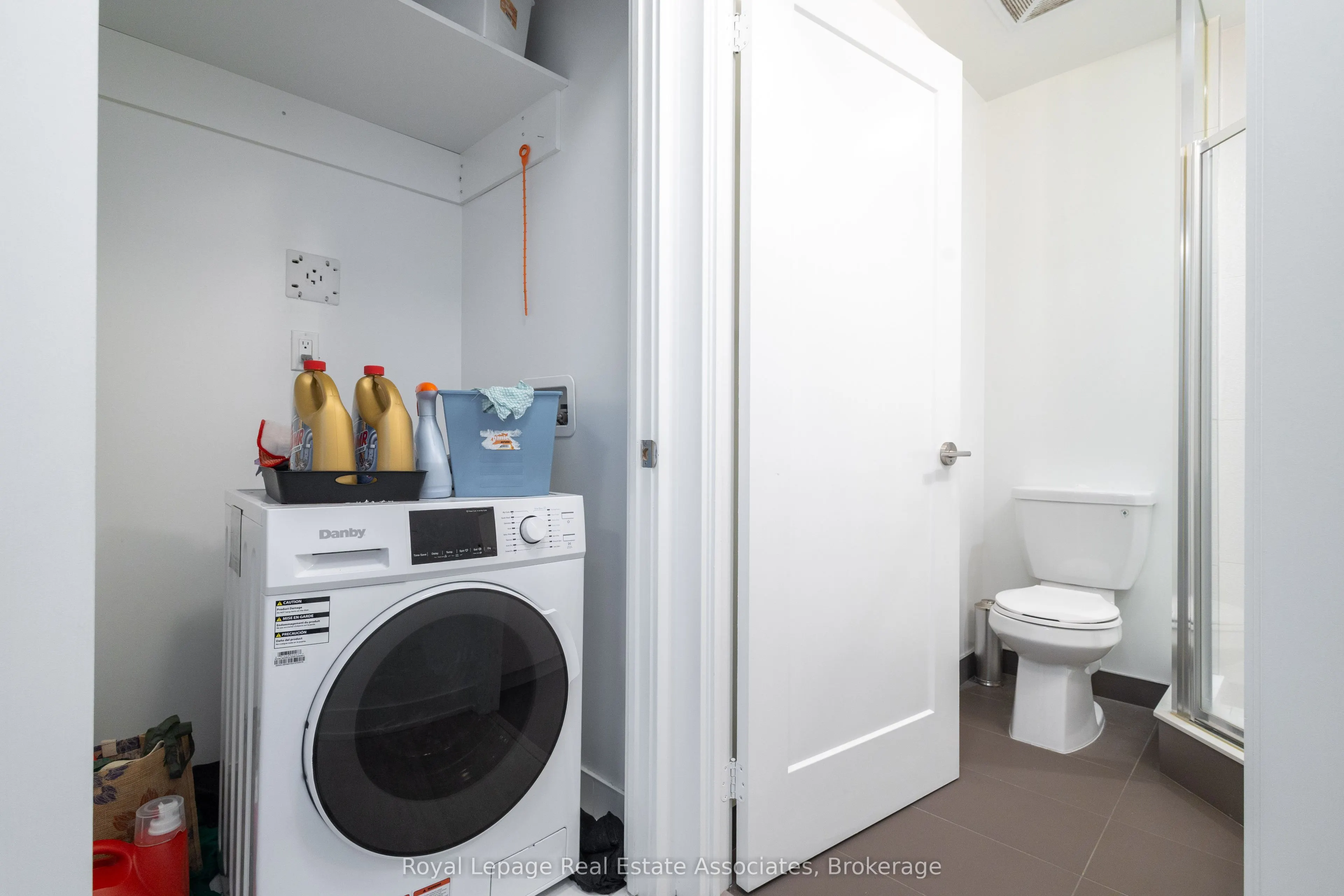 7 Mabelle Avenue, #3907
