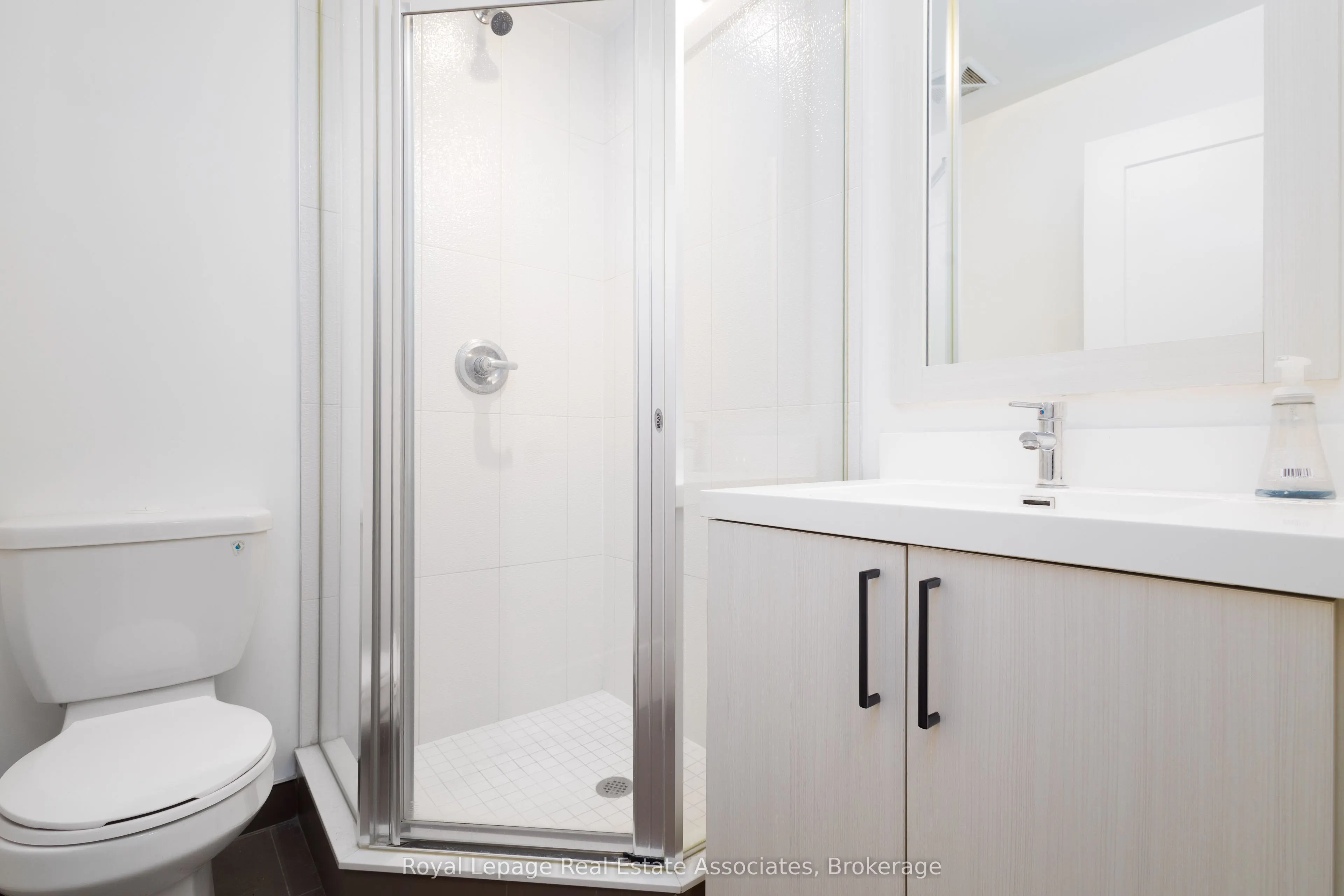7 Mabelle Avenue, #3907