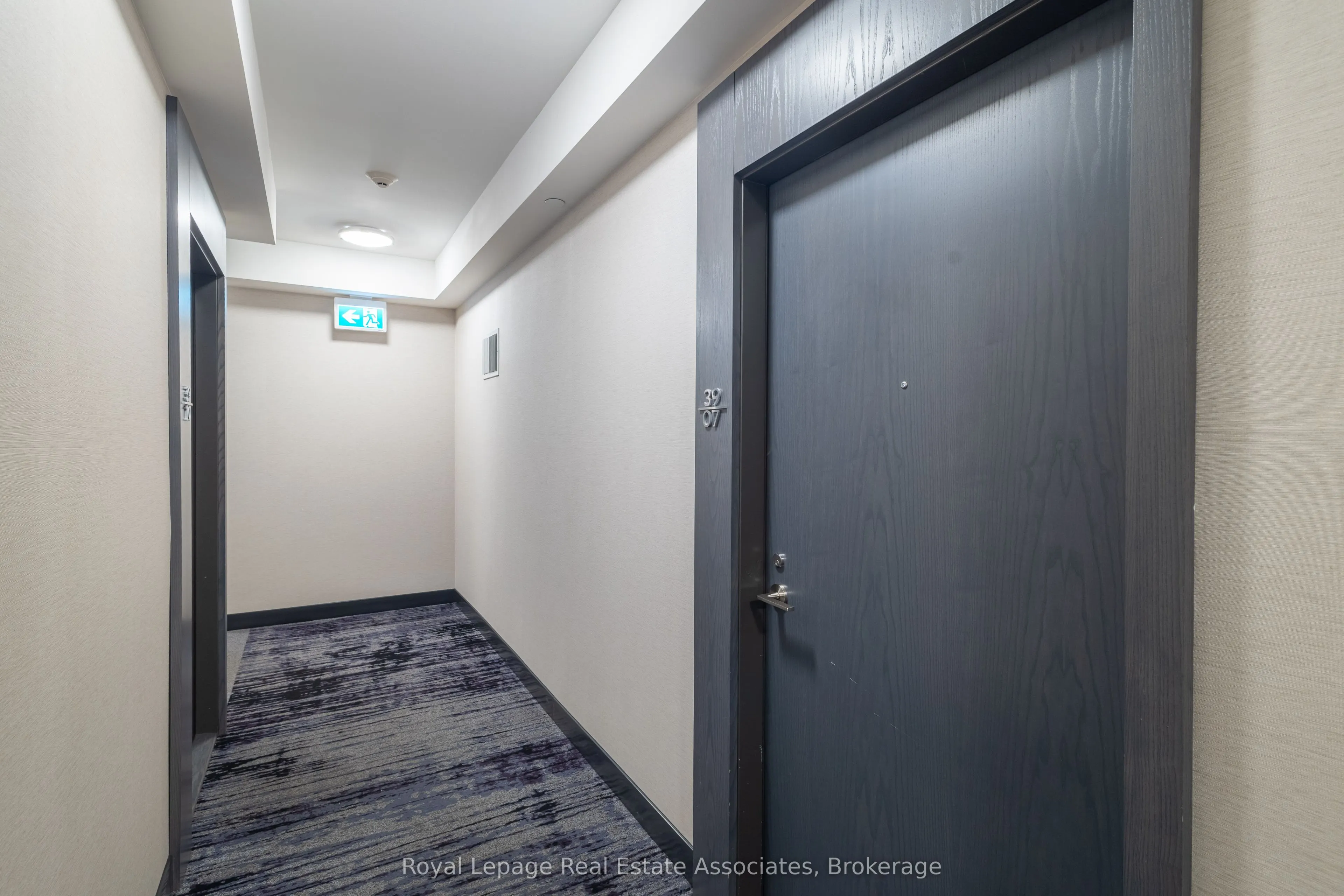 7 Mabelle Avenue, #3907