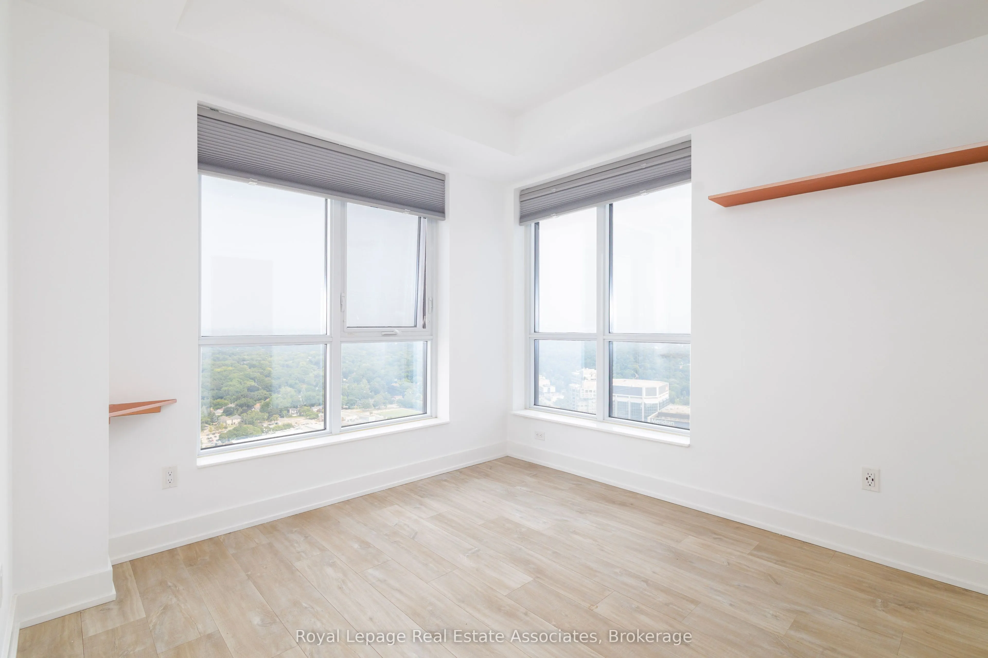 7 Mabelle Avenue, #3907