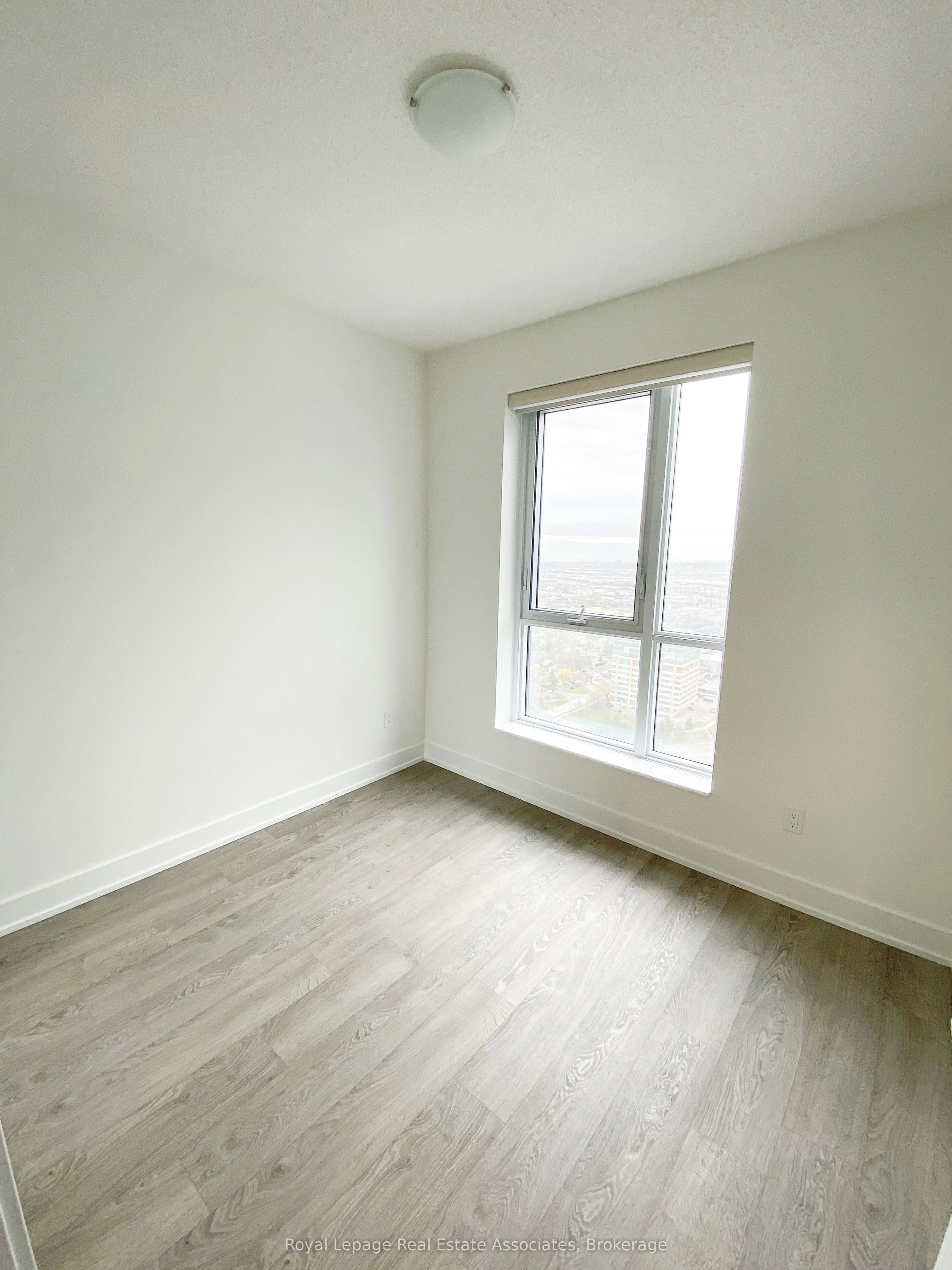 7 Mabelle Avenue, #3510