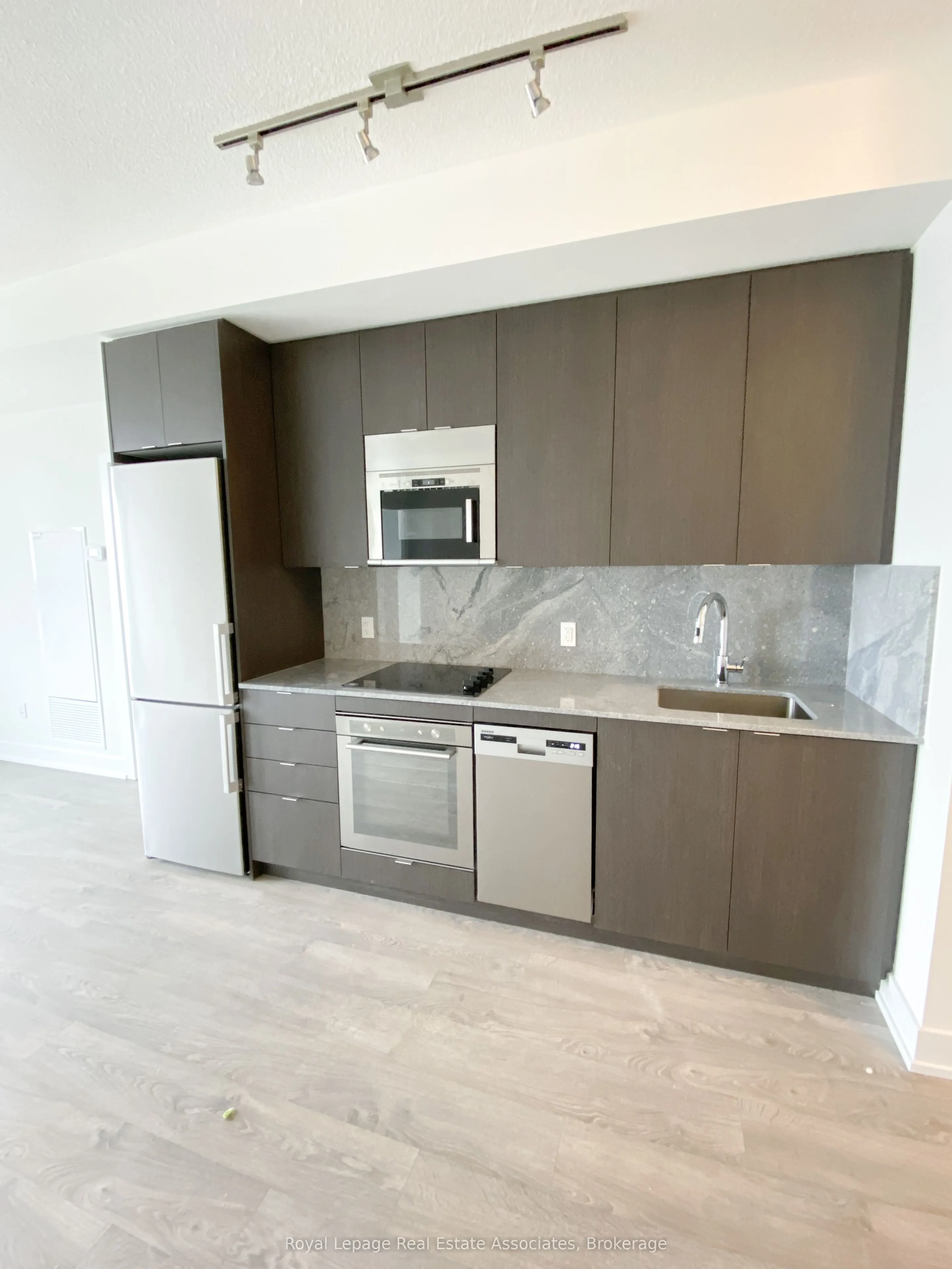 7 Mabelle Avenue, #3510