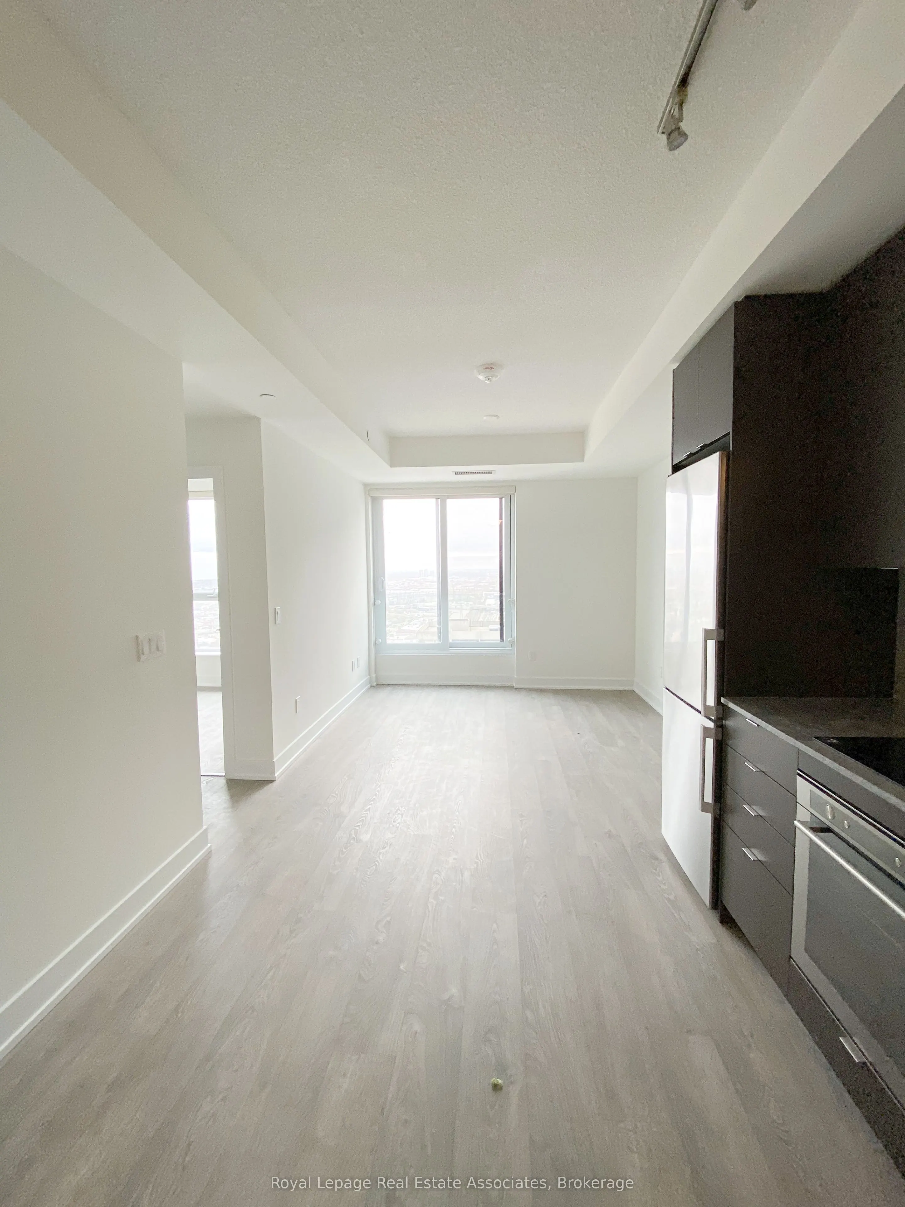 7 Mabelle Avenue, #3510