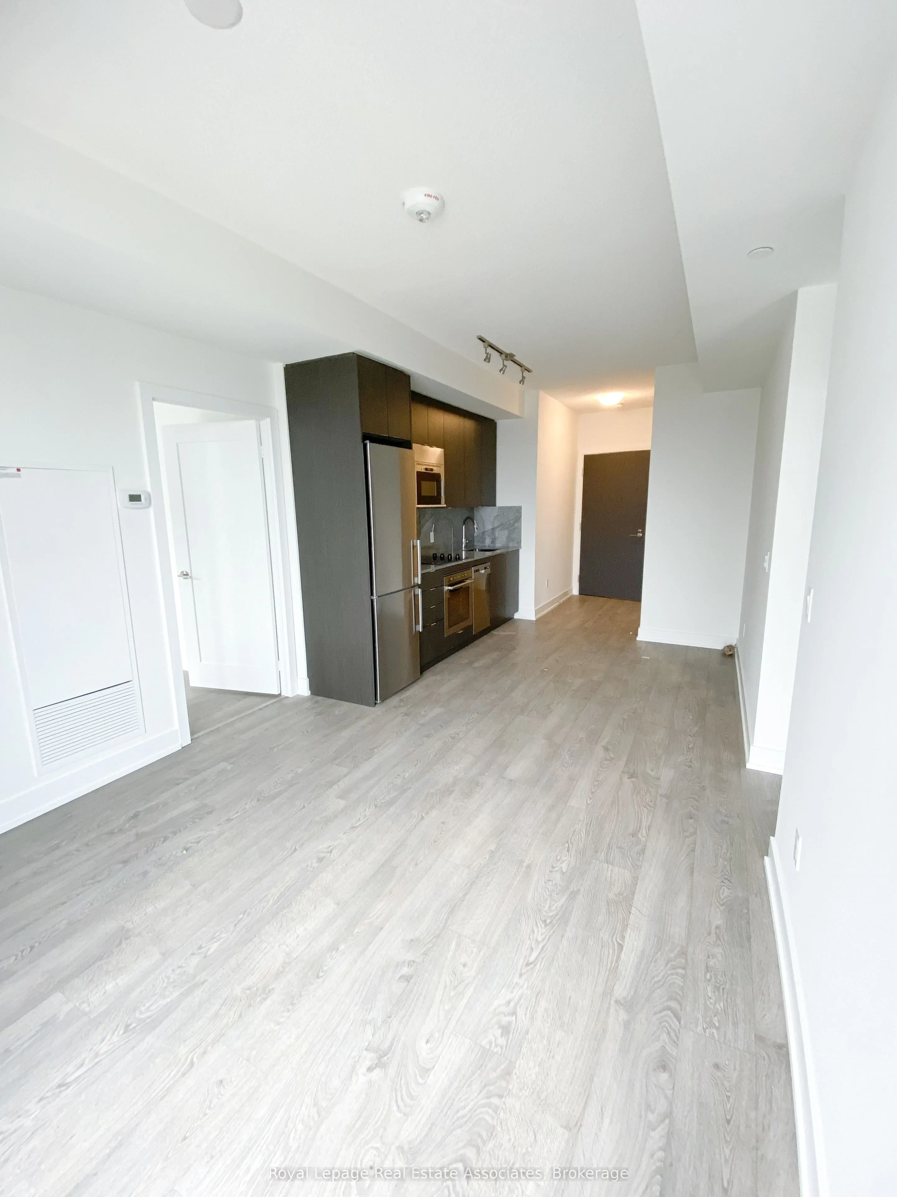 7 Mabelle Avenue, #3510