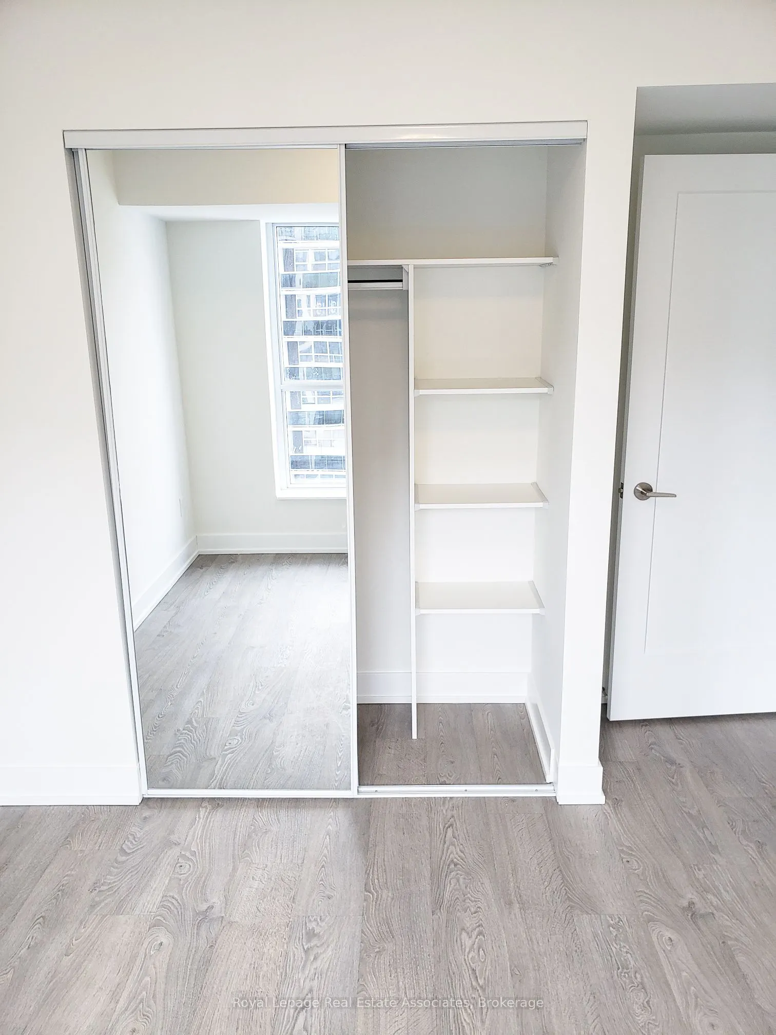 9 Mabelle Avenue, #2726