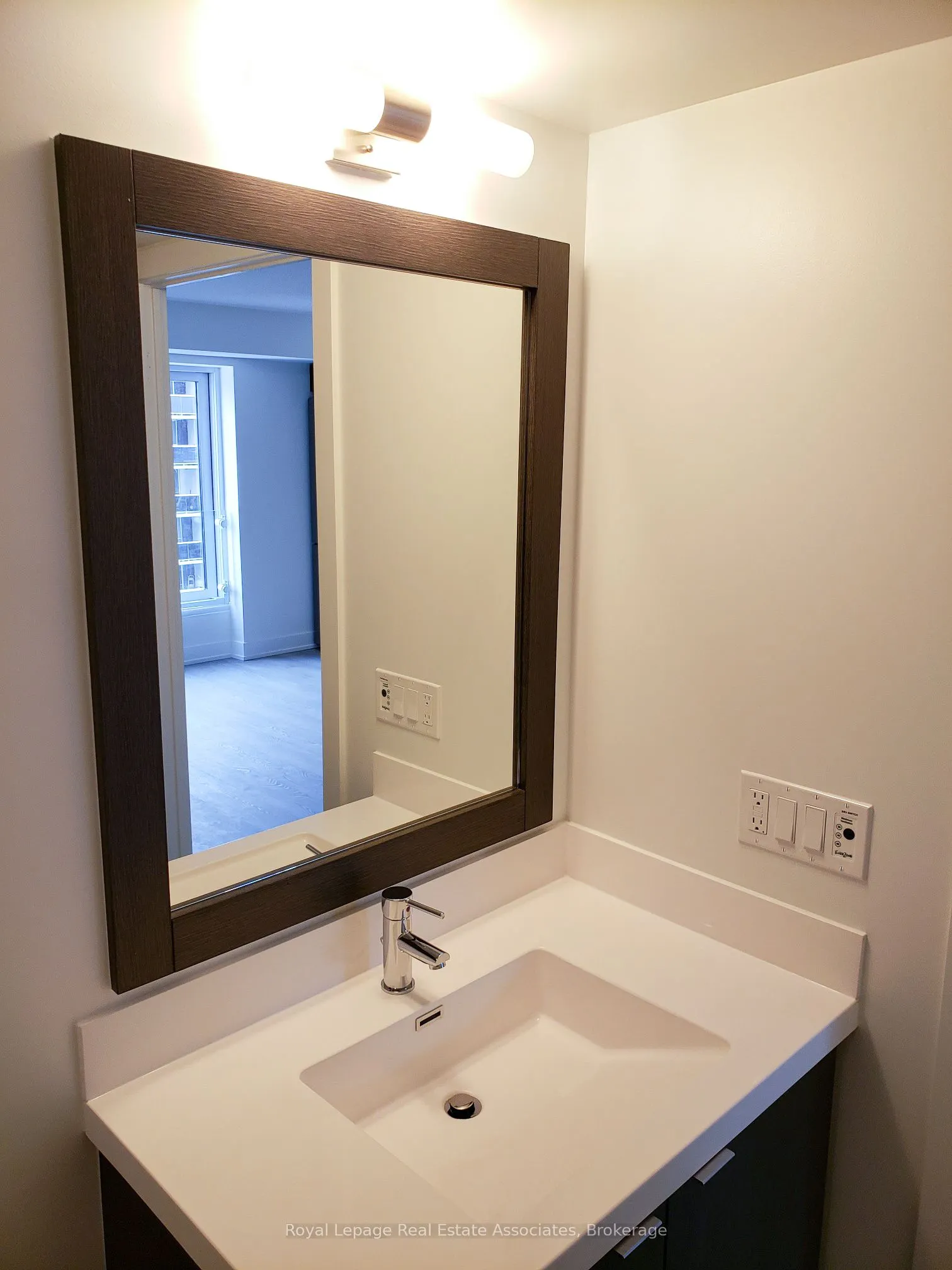 9 Mabelle Avenue, #2726