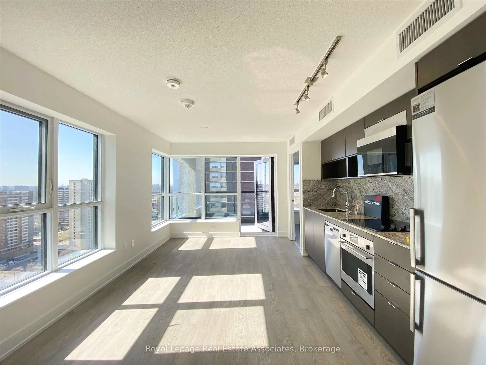 9 Mabelle Avenue, #1516