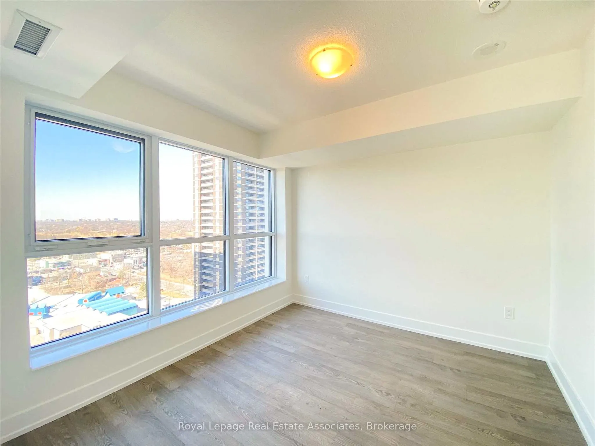 9 Mabelle Avenue, #1516