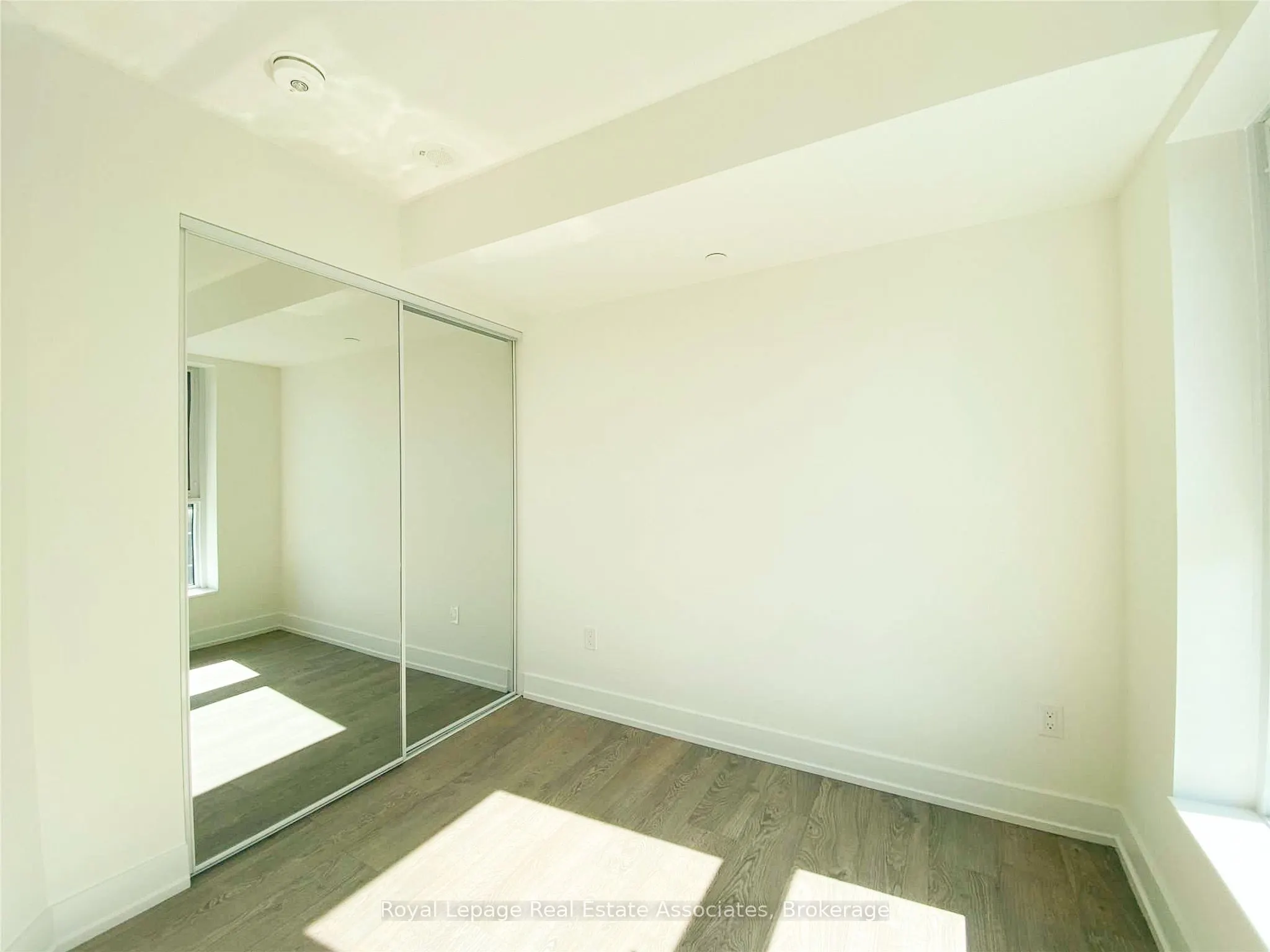 9 Mabelle Avenue, #1516