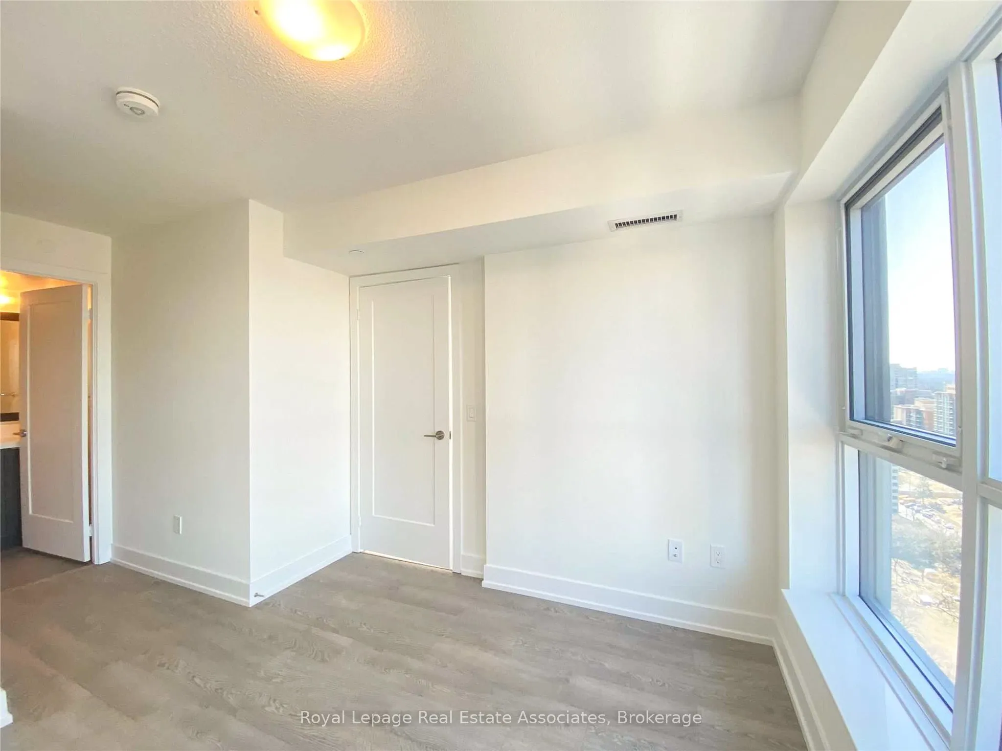 9 Mabelle Avenue, #1516