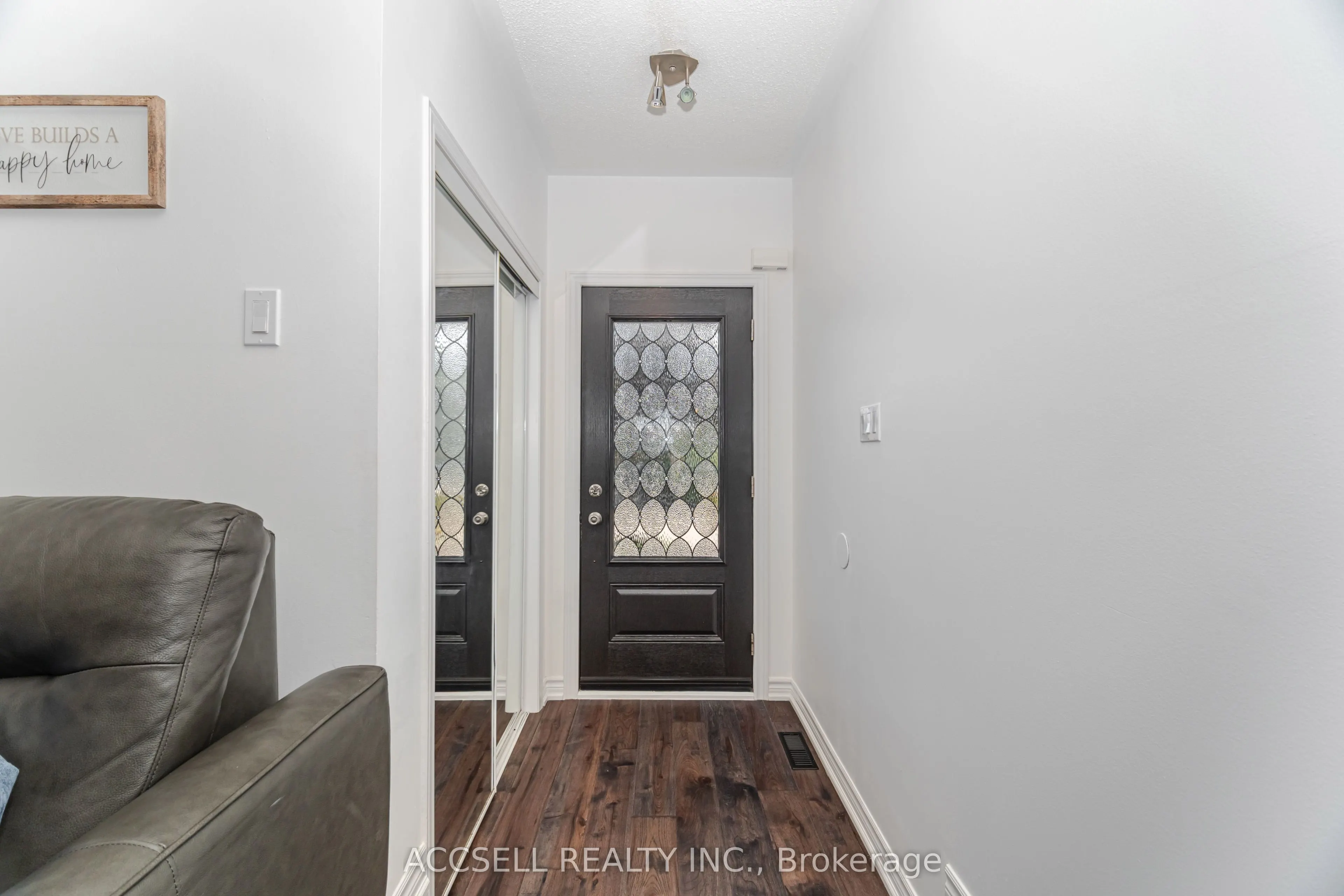 323 Pettigrew Trail
