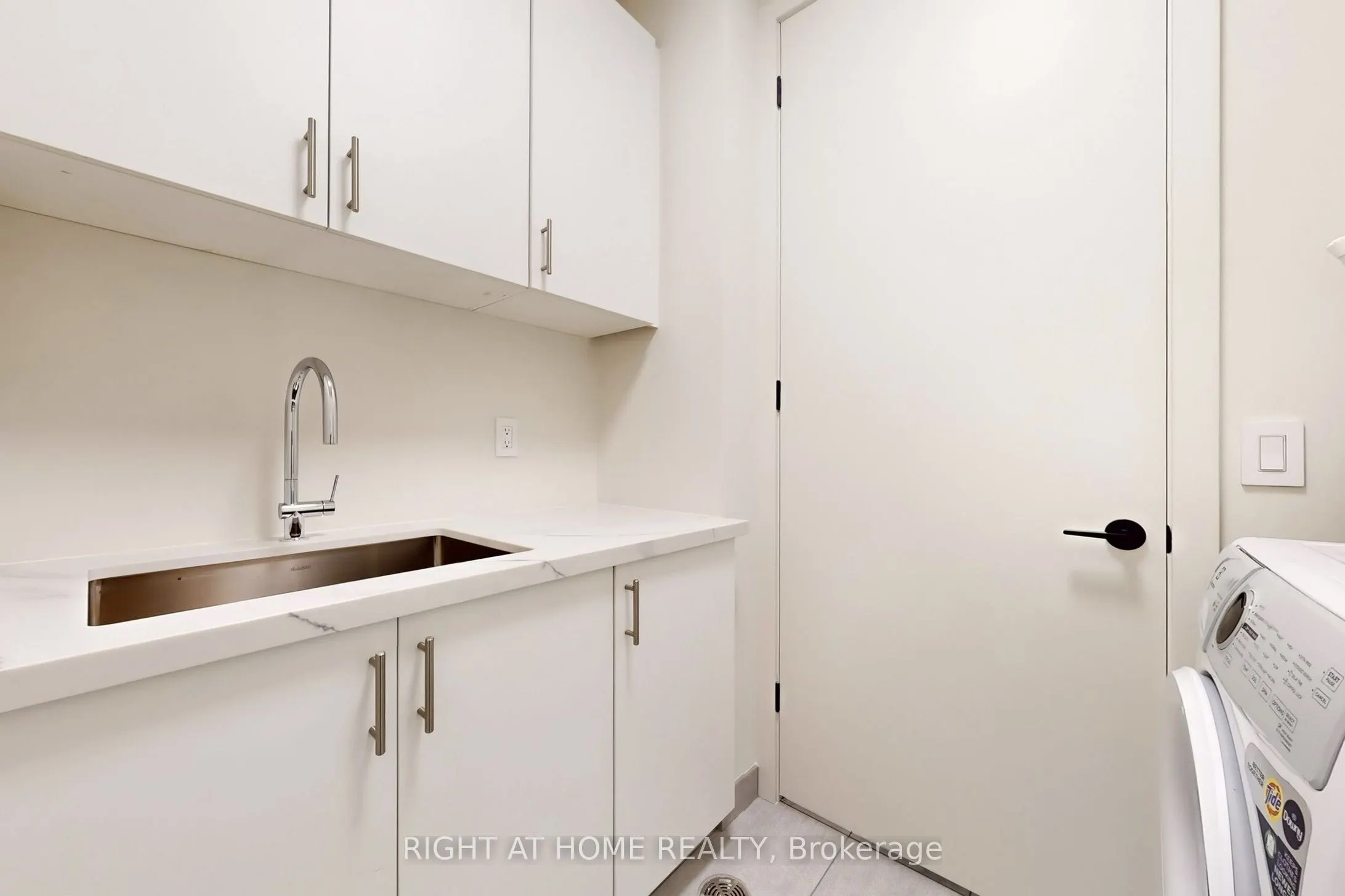 123 Maurice Drive E, #317