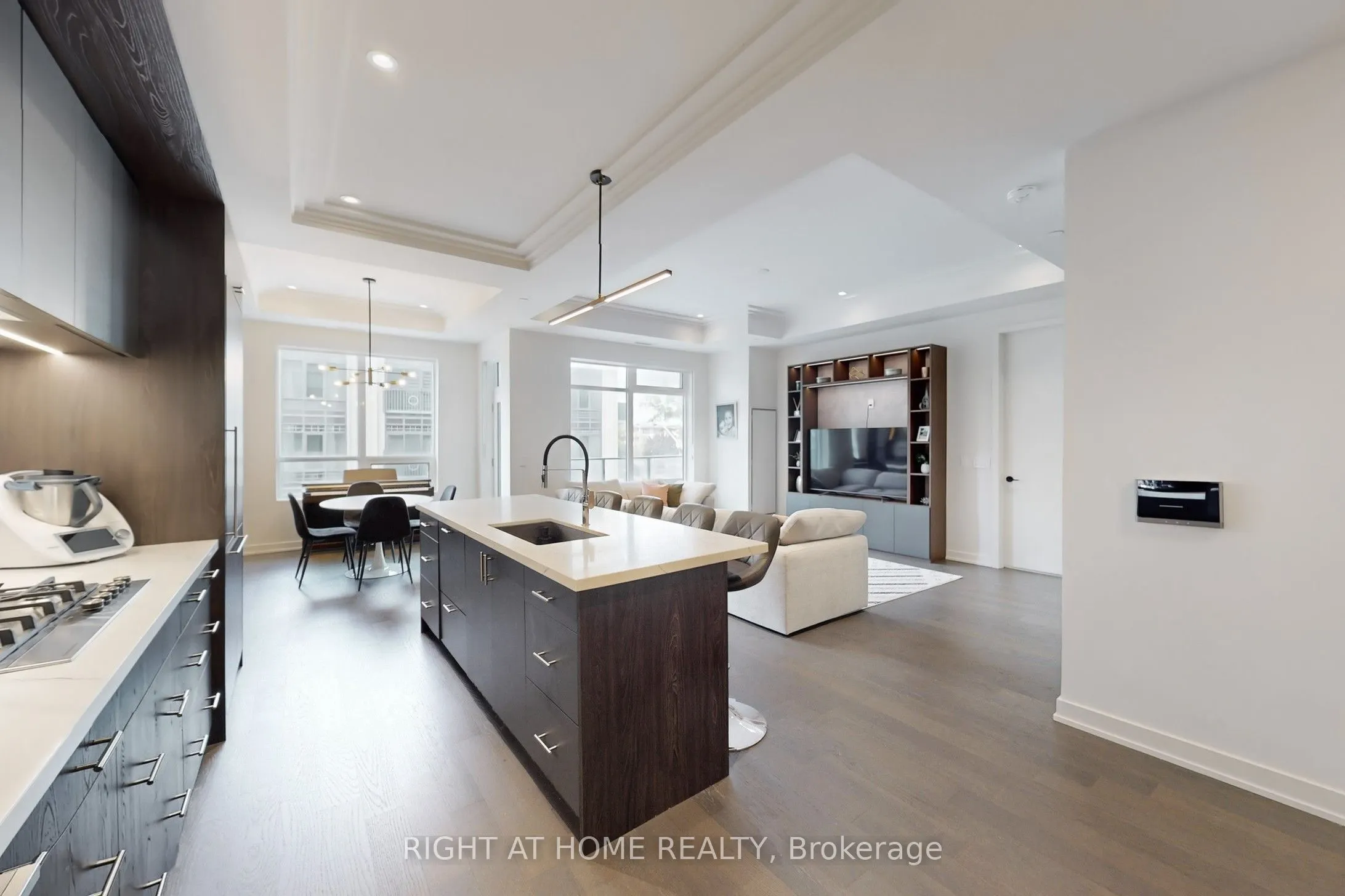 123 Maurice Drive E, #317