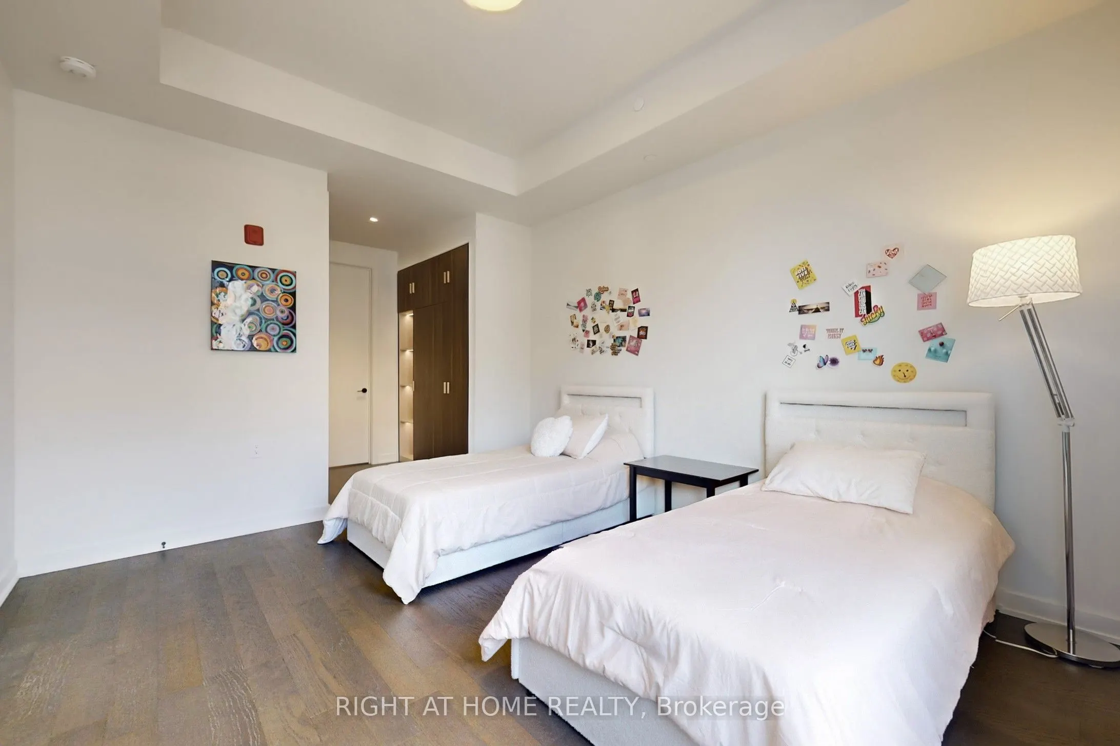 123 Maurice Drive E, #317