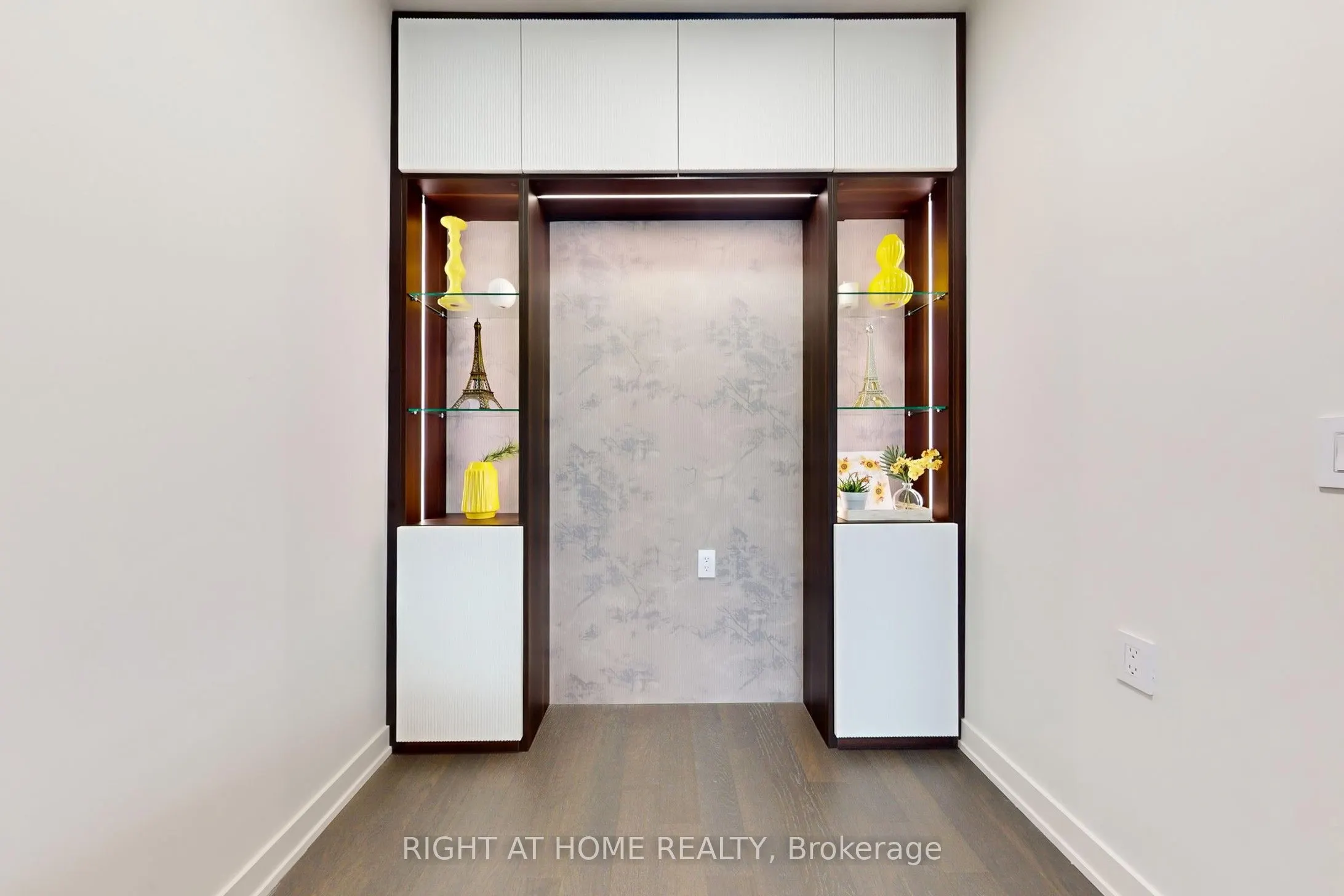 123 Maurice Drive E, #317