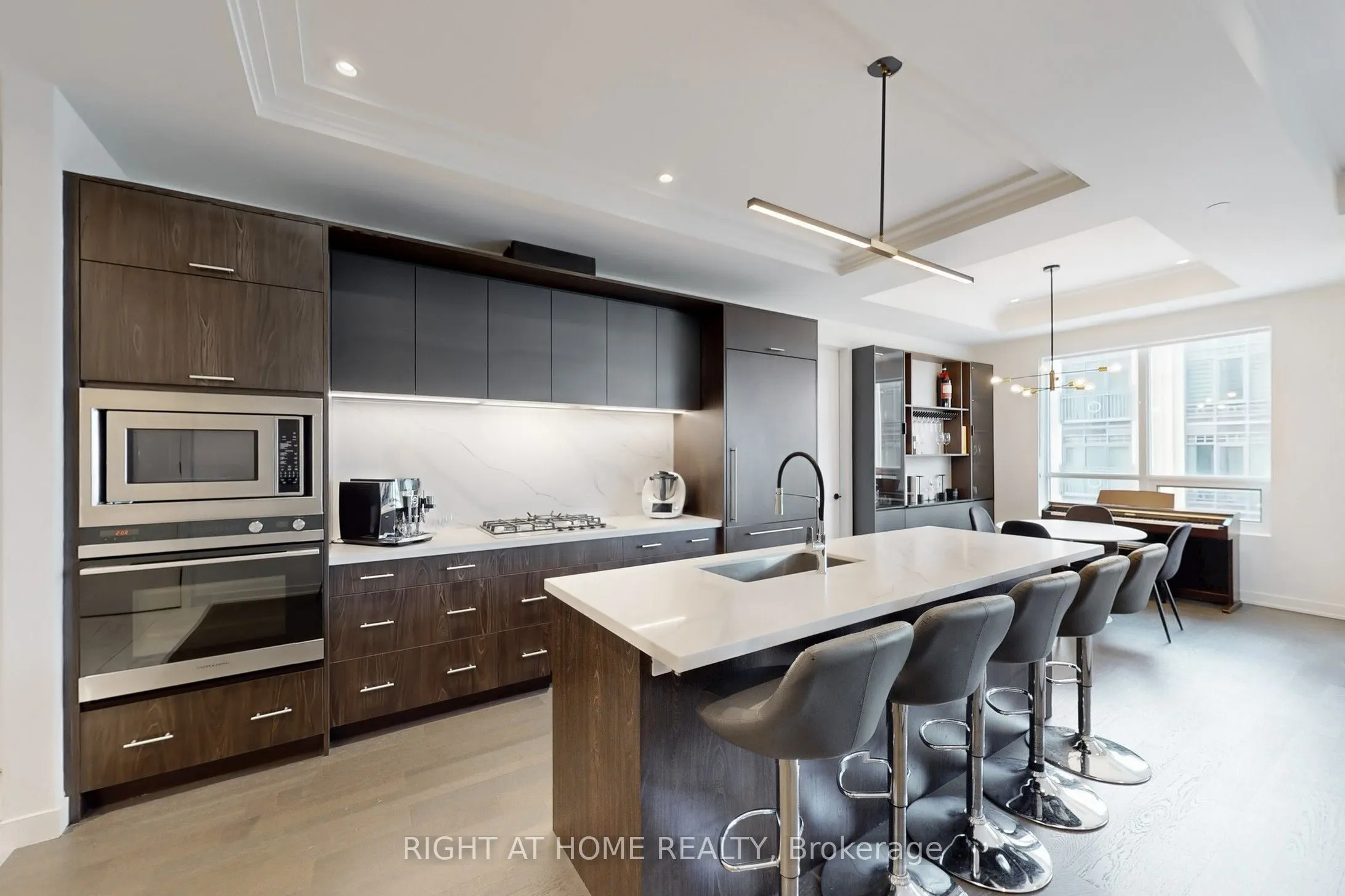 123 Maurice Drive E, #317