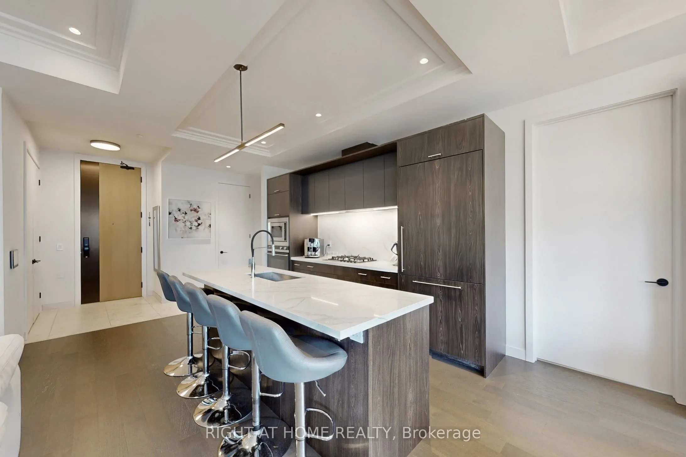 123 Maurice Drive E, #317
