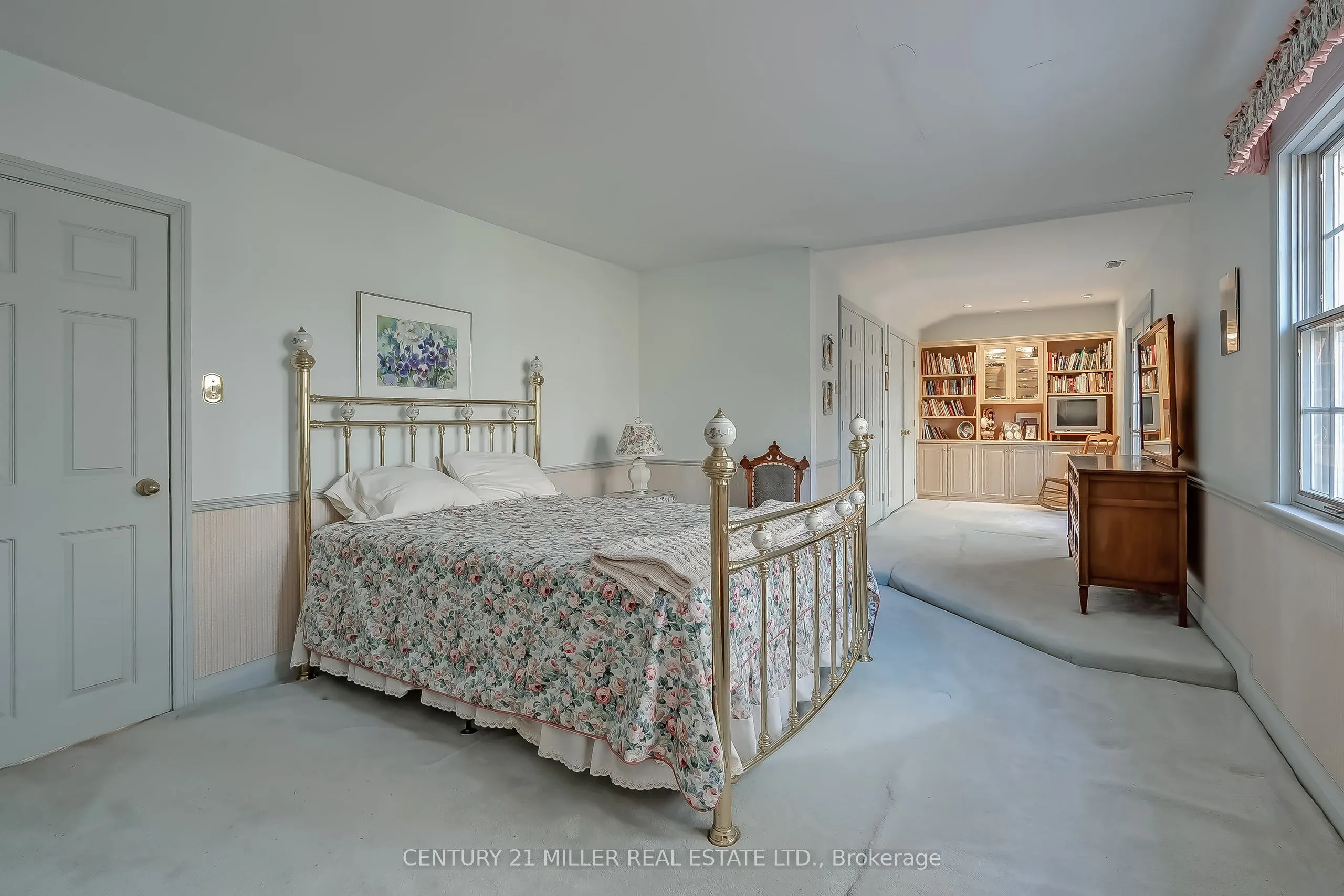 1296 Cumnock Crescent