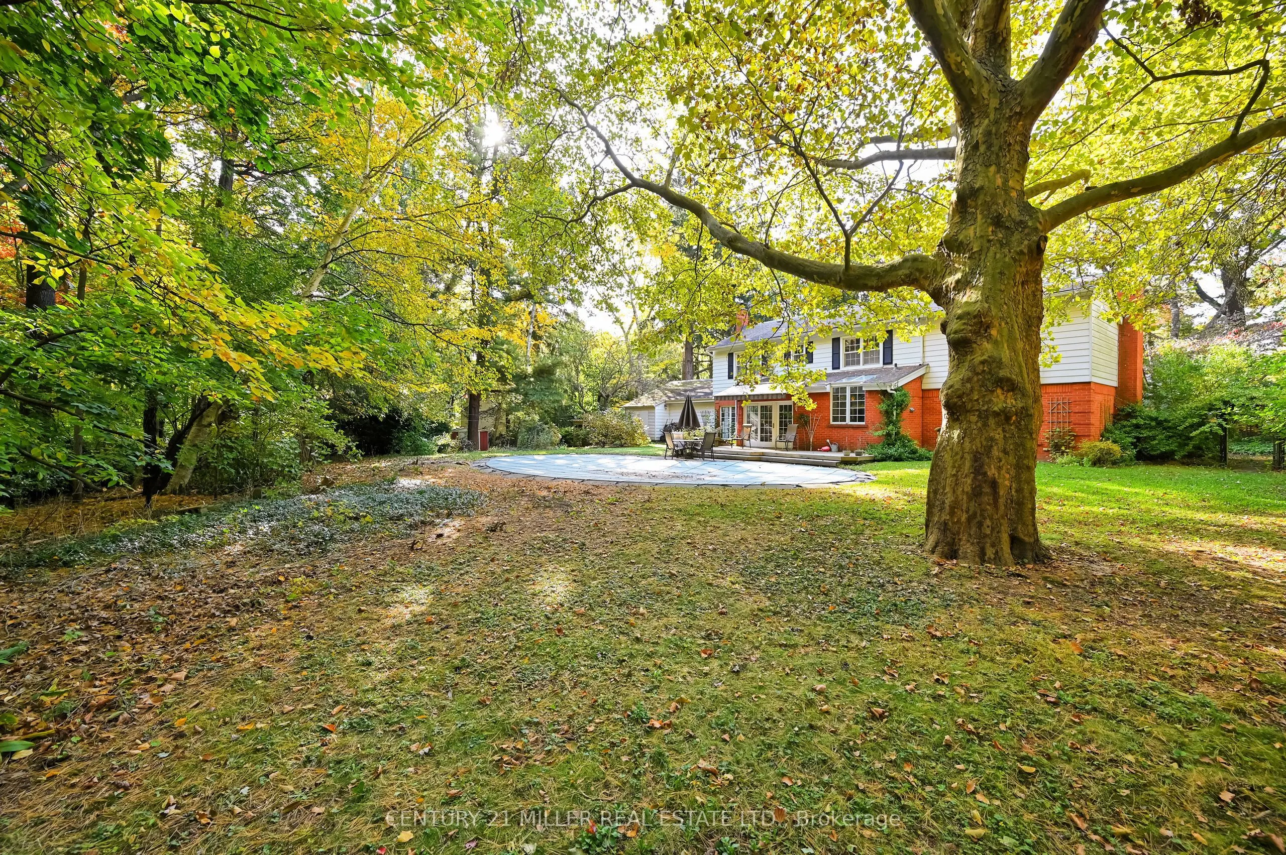 1296 Cumnock Crescent