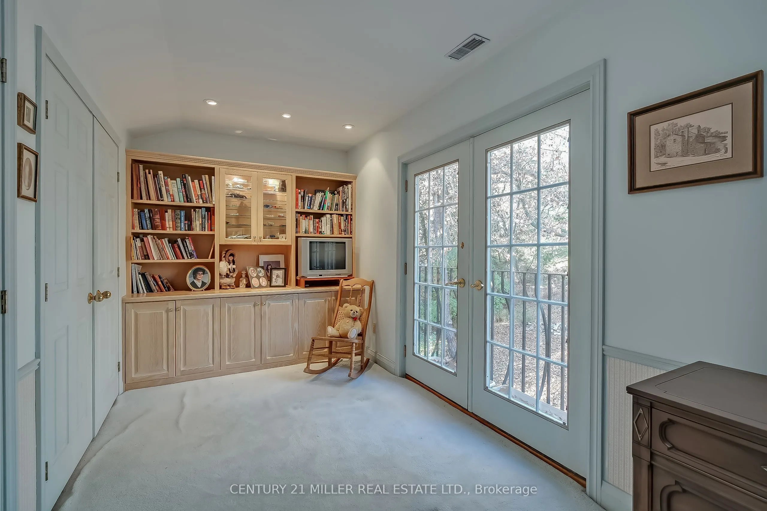 1296 Cumnock Crescent