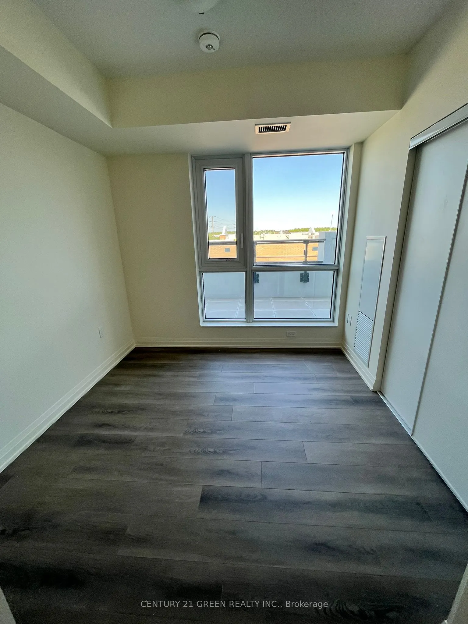 509 Dundas Street W, #307