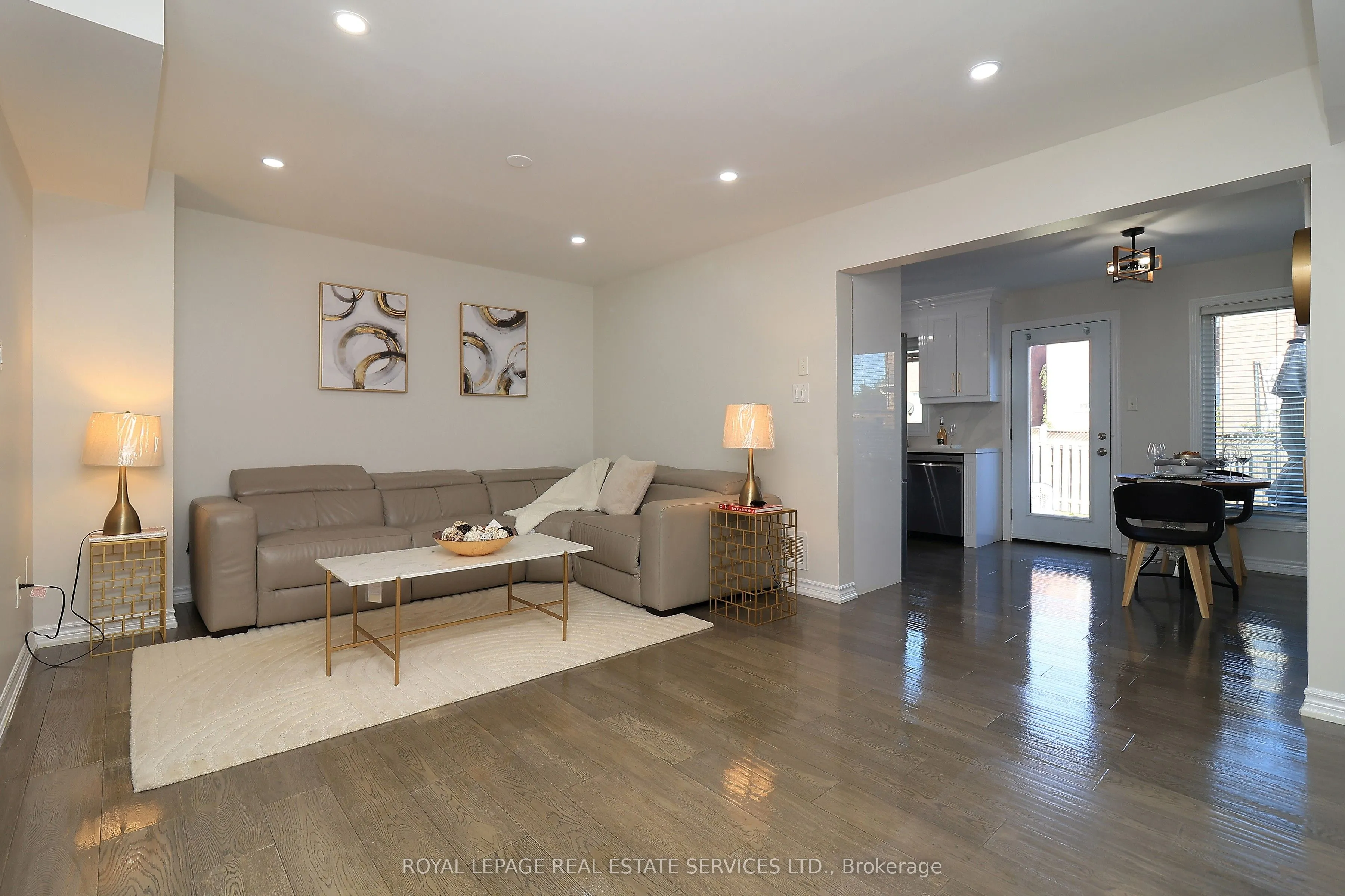 1747 Cobra Crescent