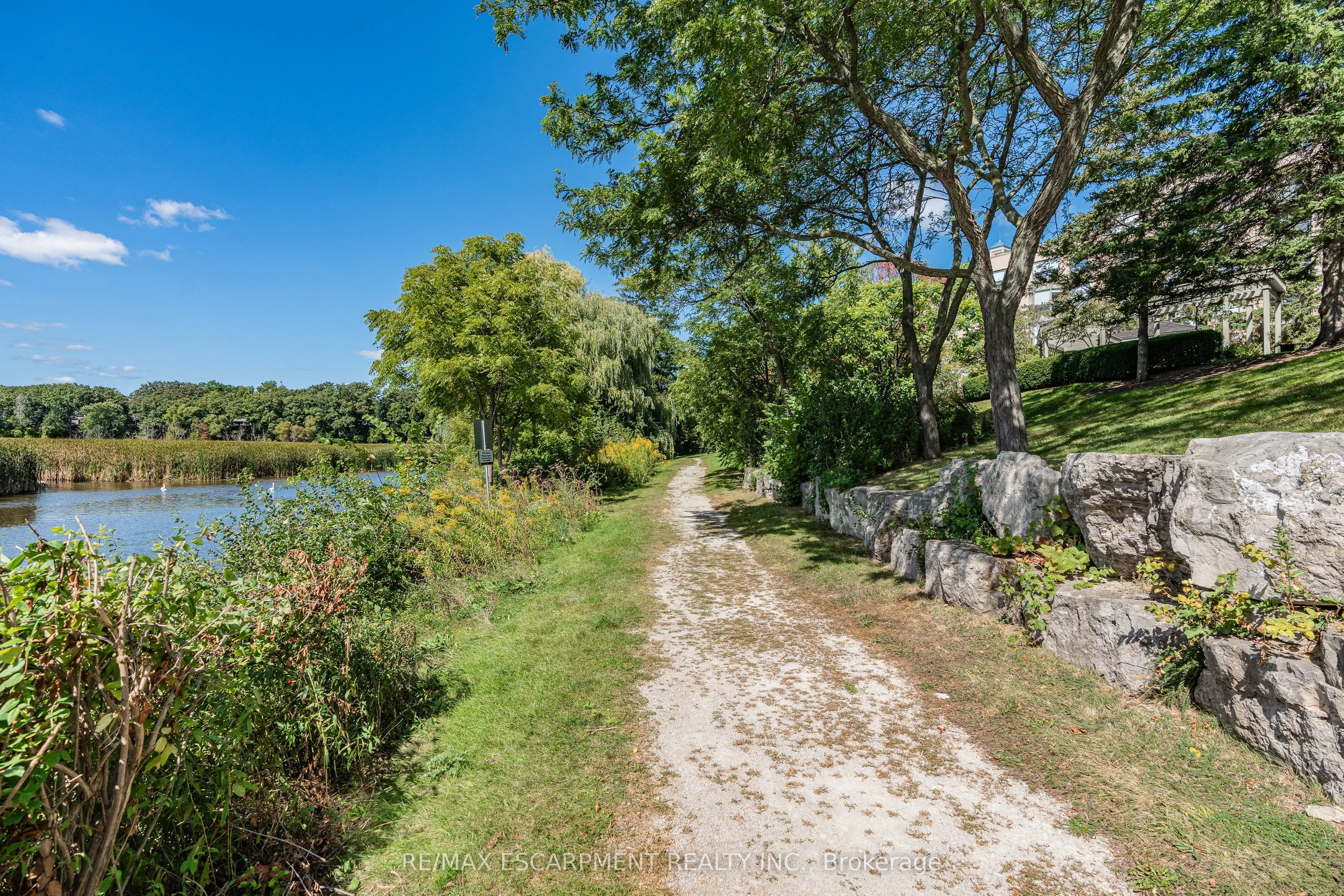 2511 Lakeshore Road W, #805