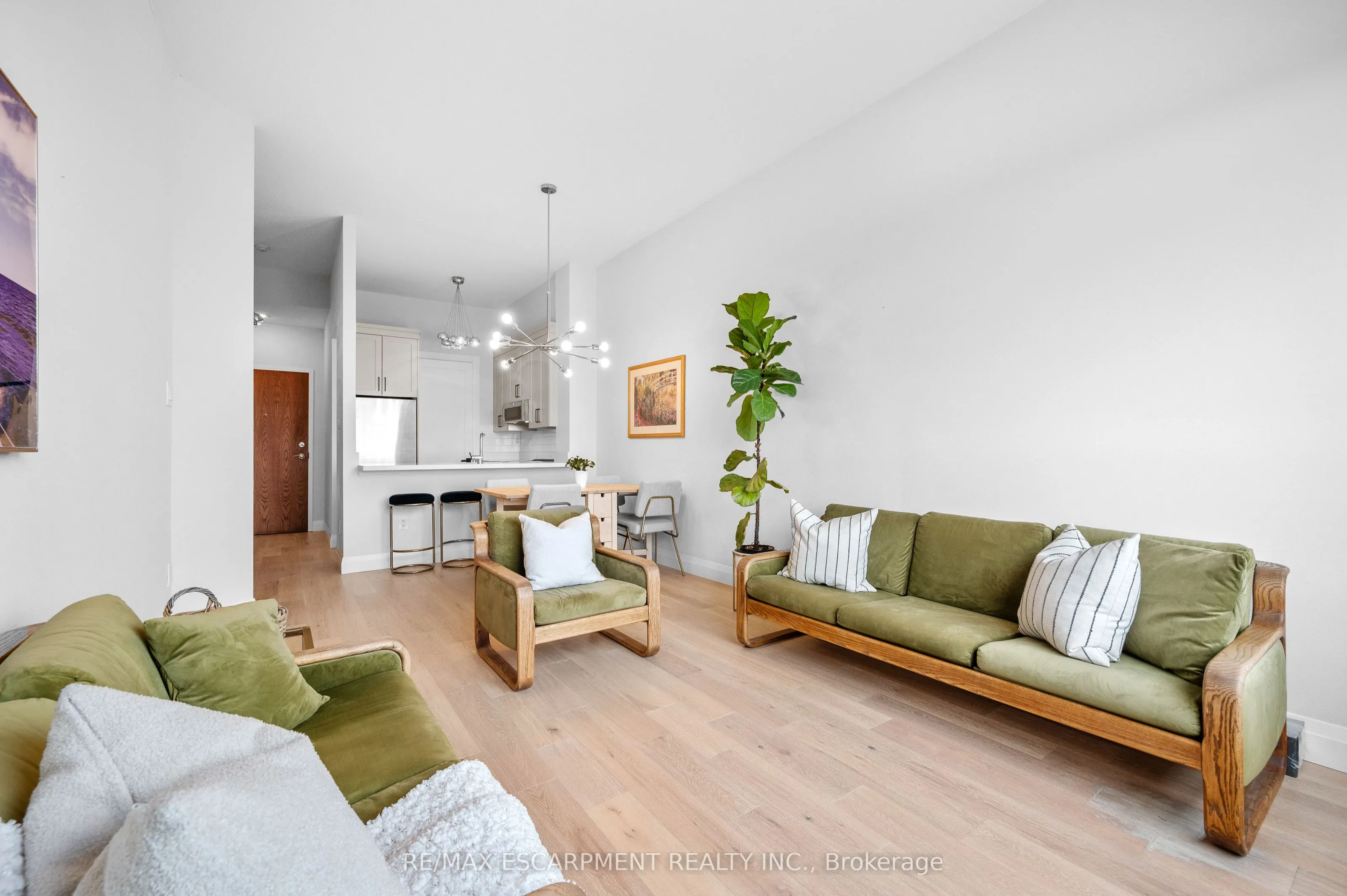 2511 Lakeshore Road W, #805