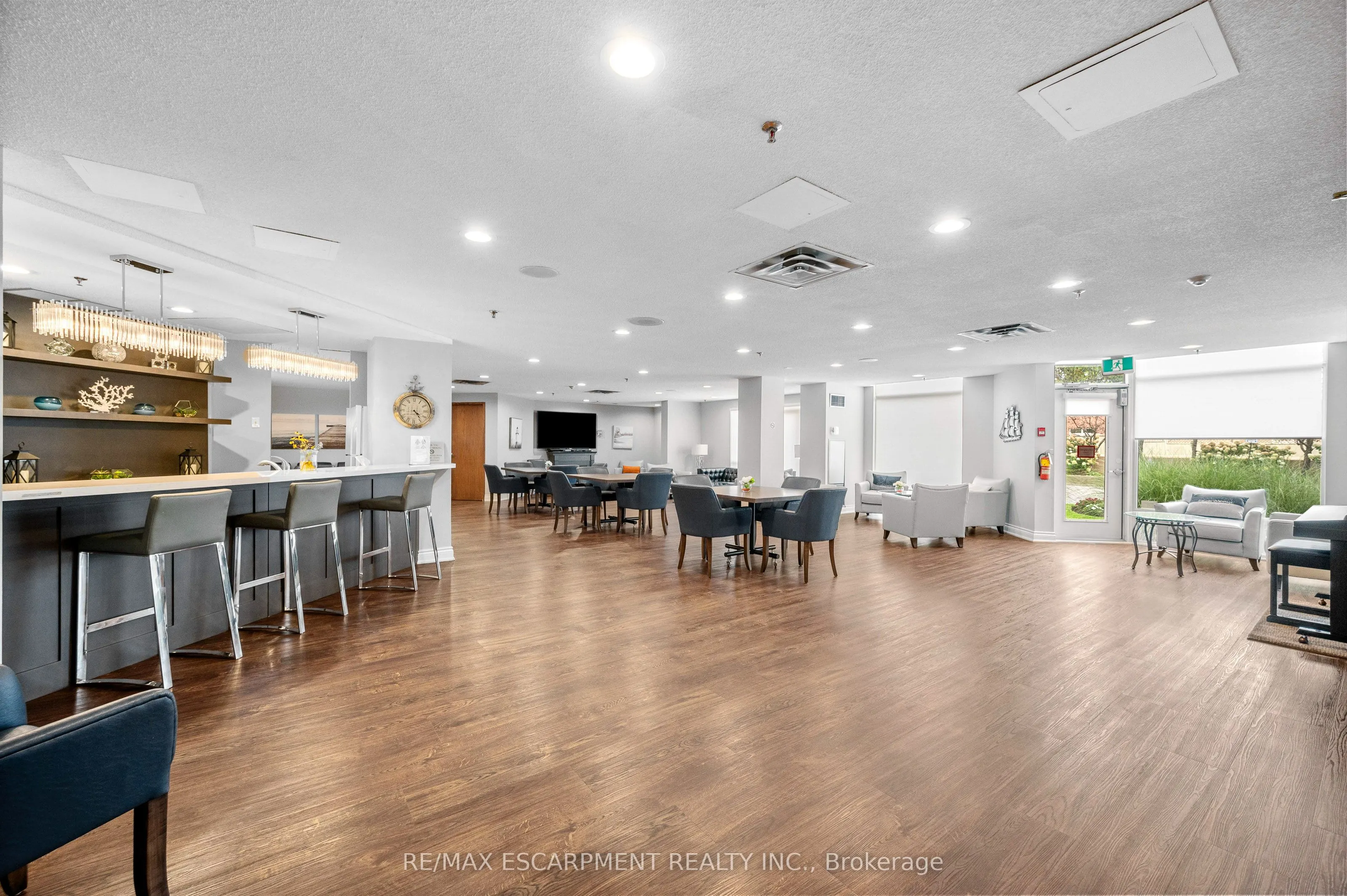 2511 Lakeshore Road W, #805