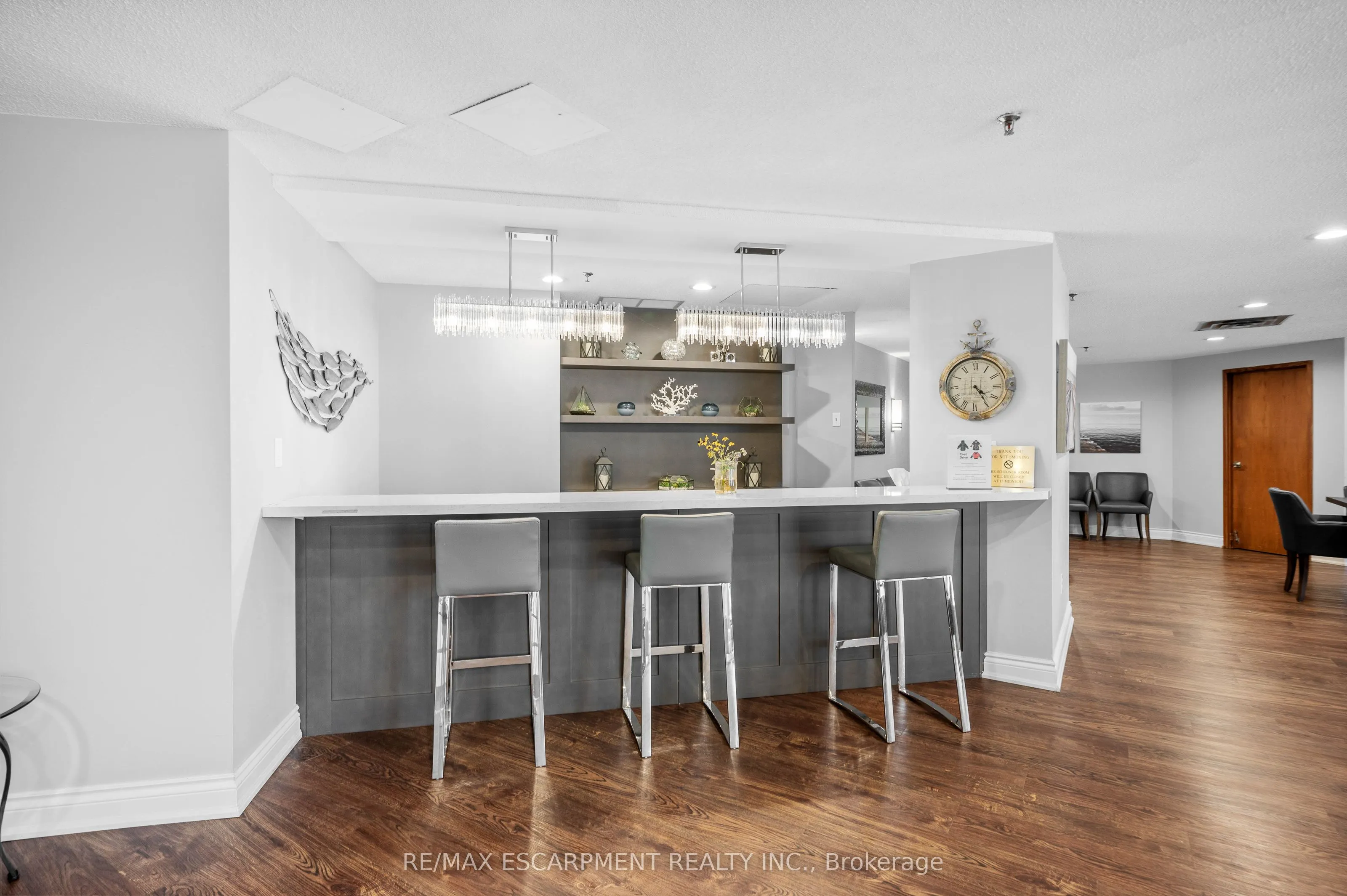 2511 Lakeshore Road W, #805