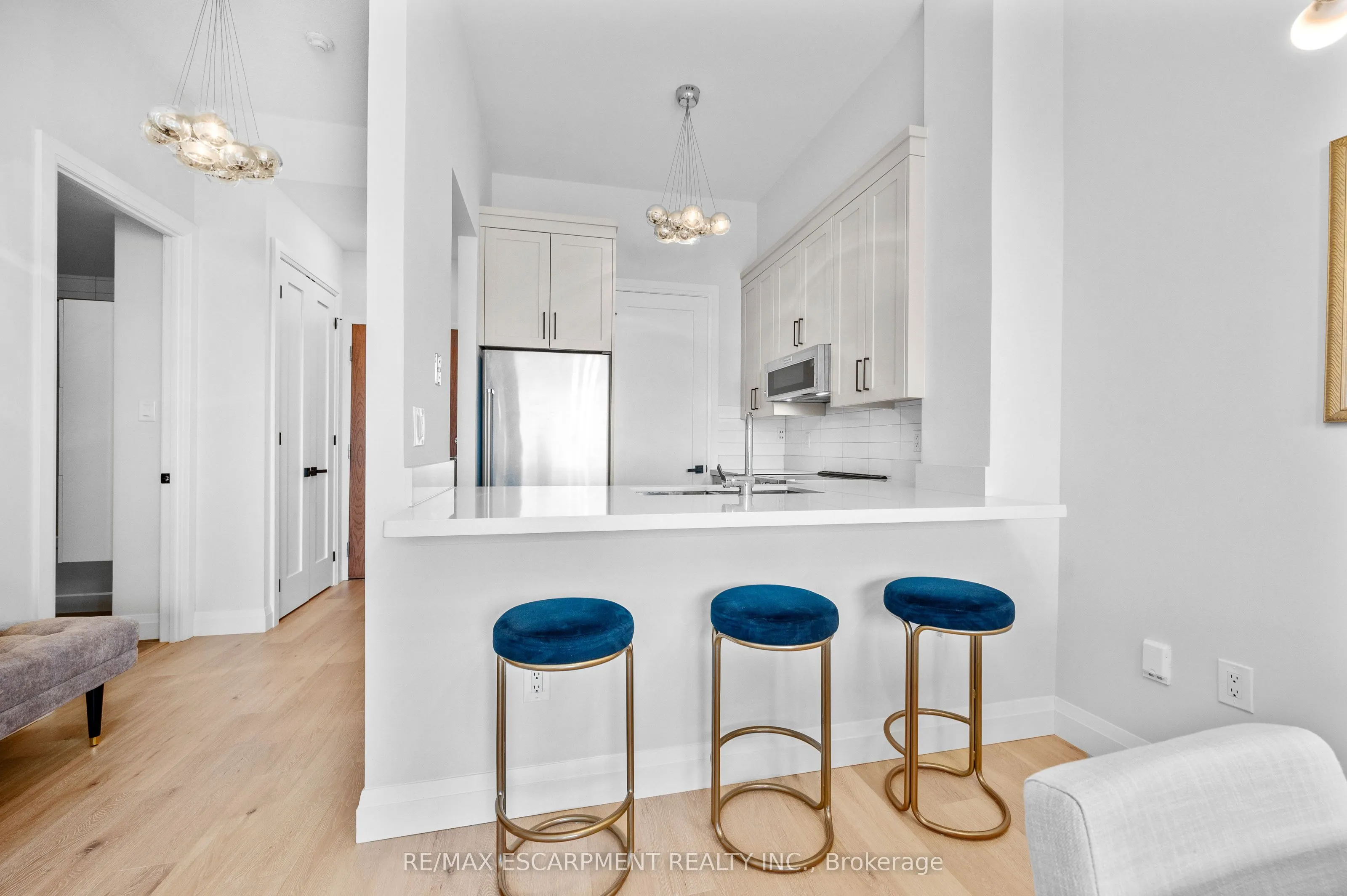 2511 Lakeshore Road W, #805