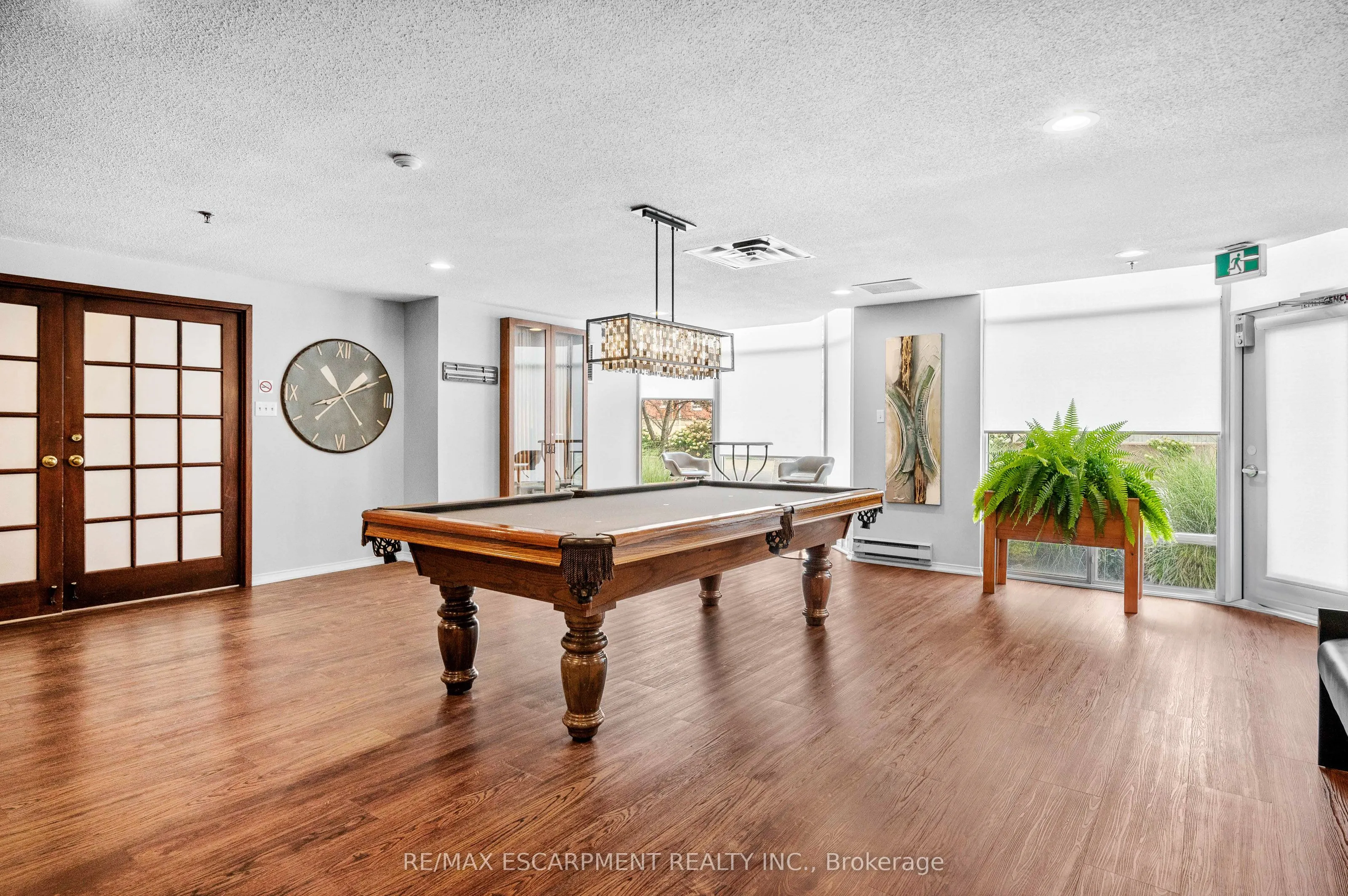 2511 Lakeshore Road W, #805