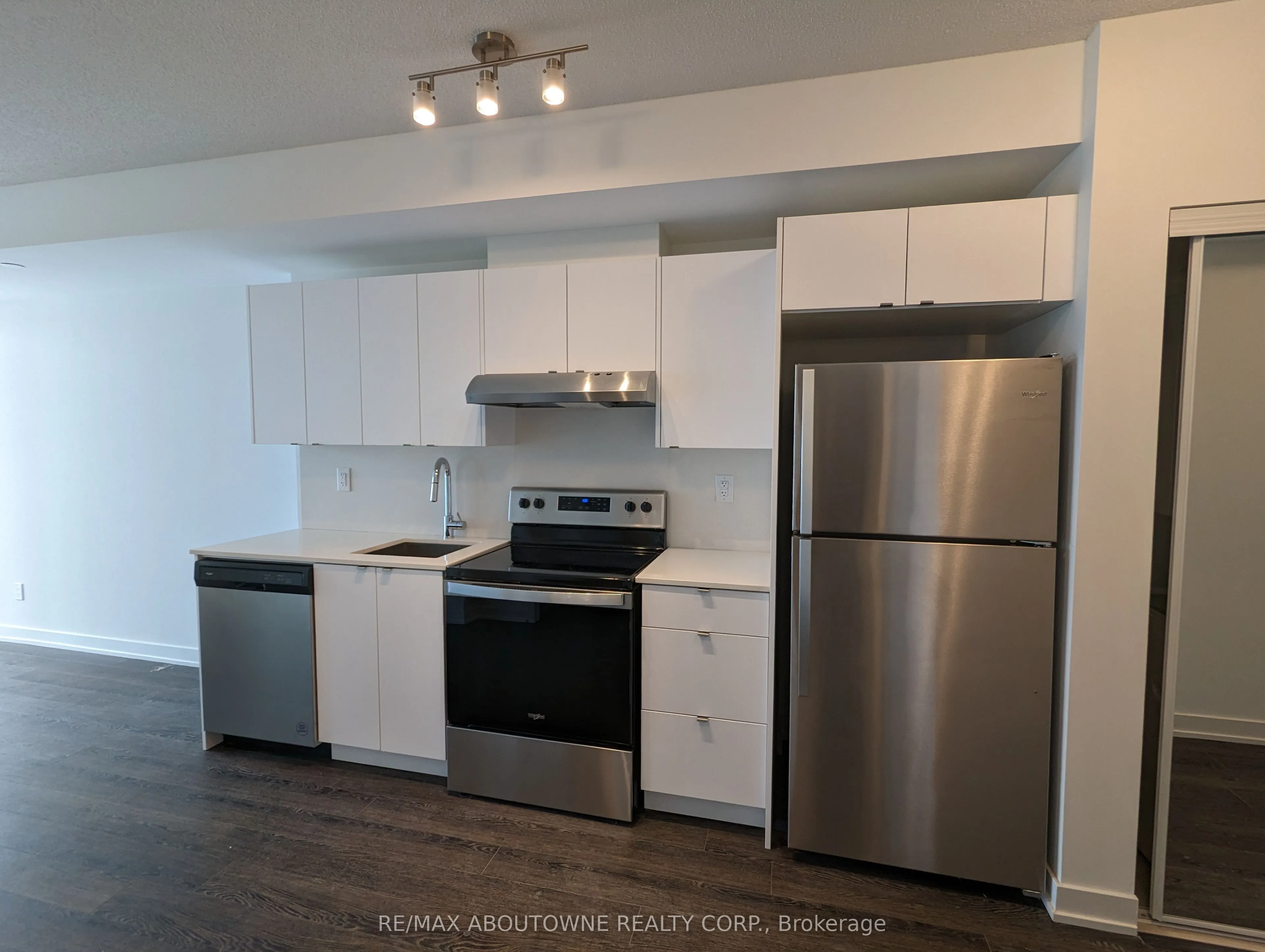 3210 Dakota Common, #301