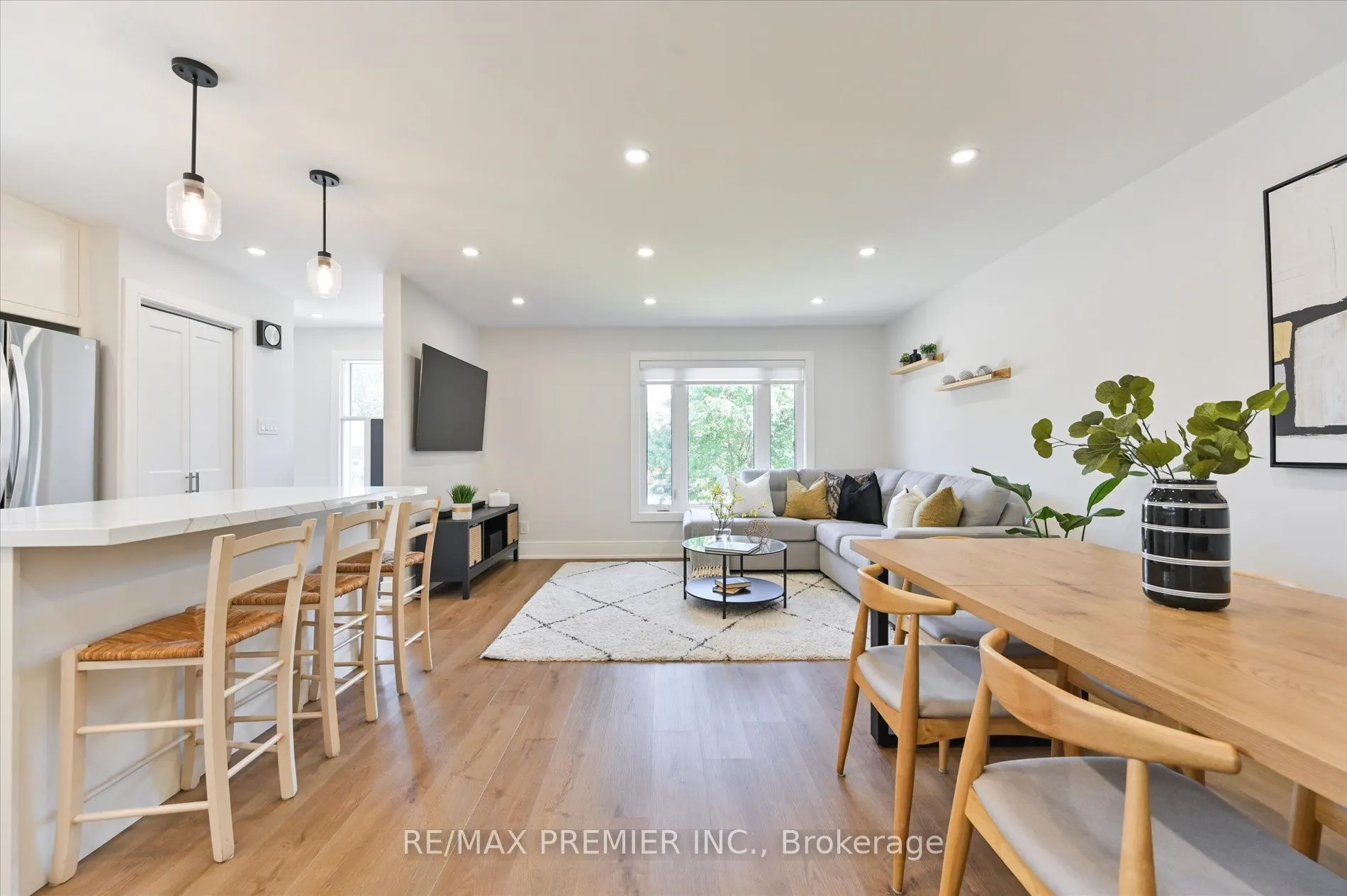 2461 Padstow Crescent