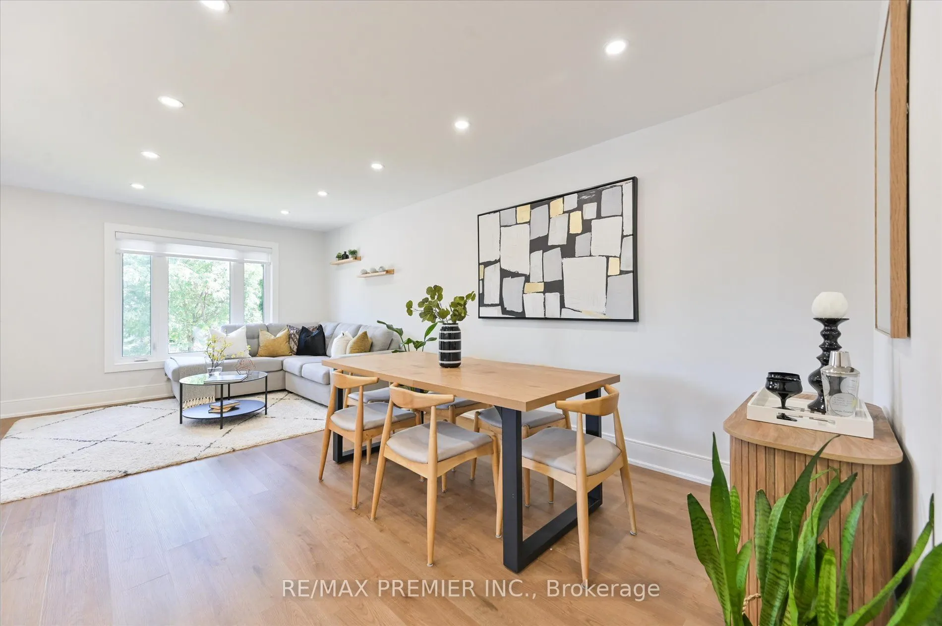 2461 Padstow Crescent