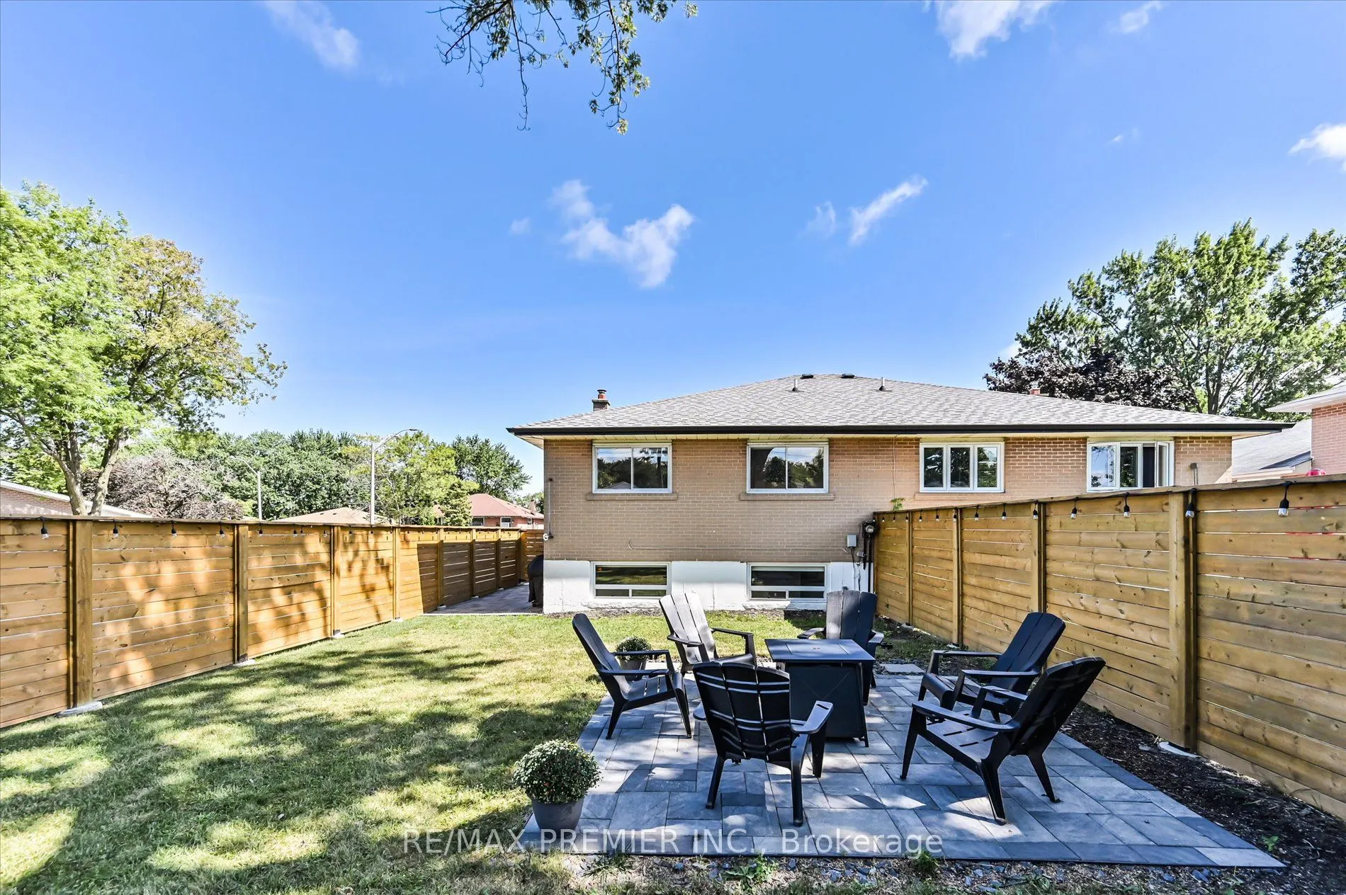 2461 Padstow Crescent